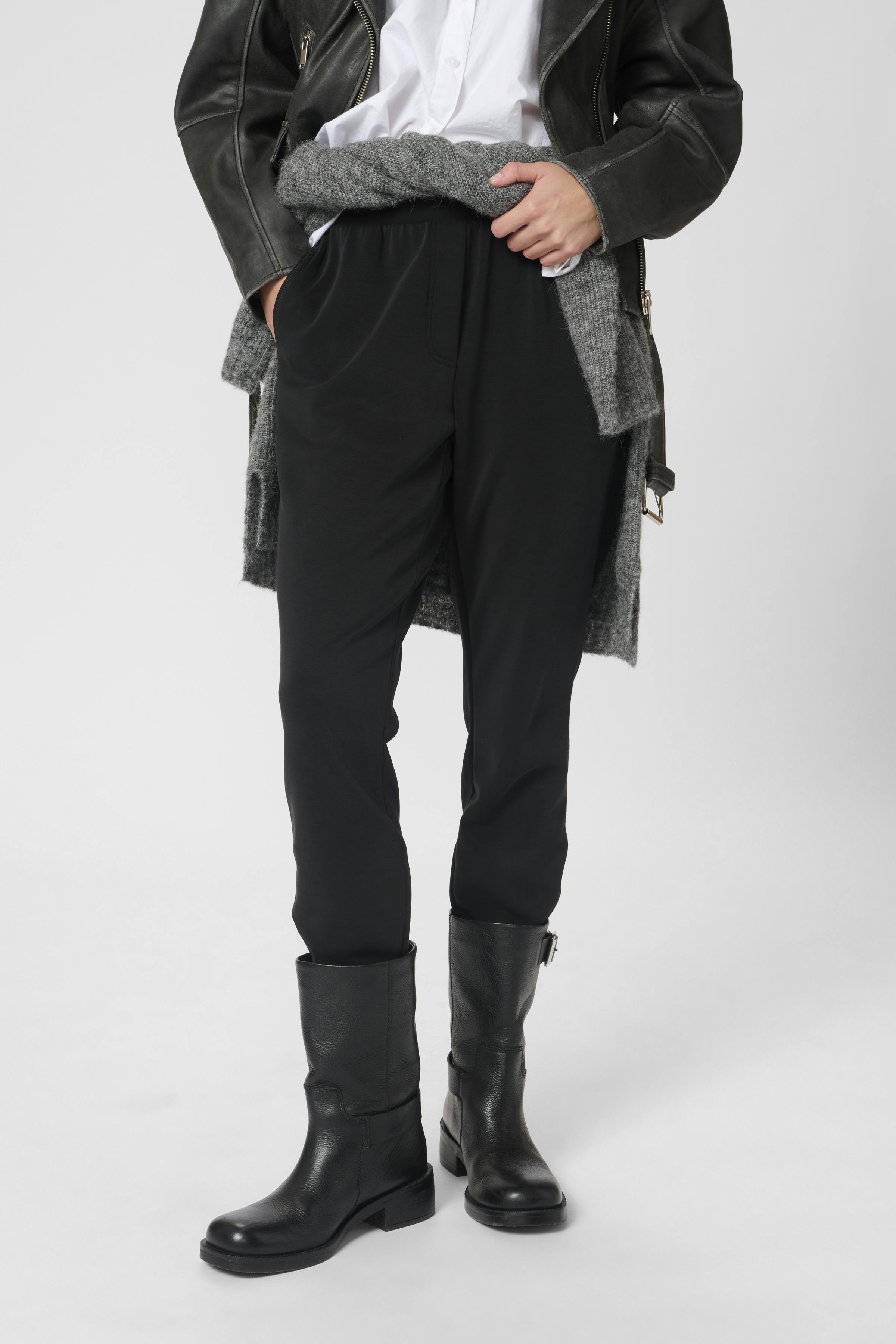 22 Trousers LOOKBOOK FRONT 10703582-100031