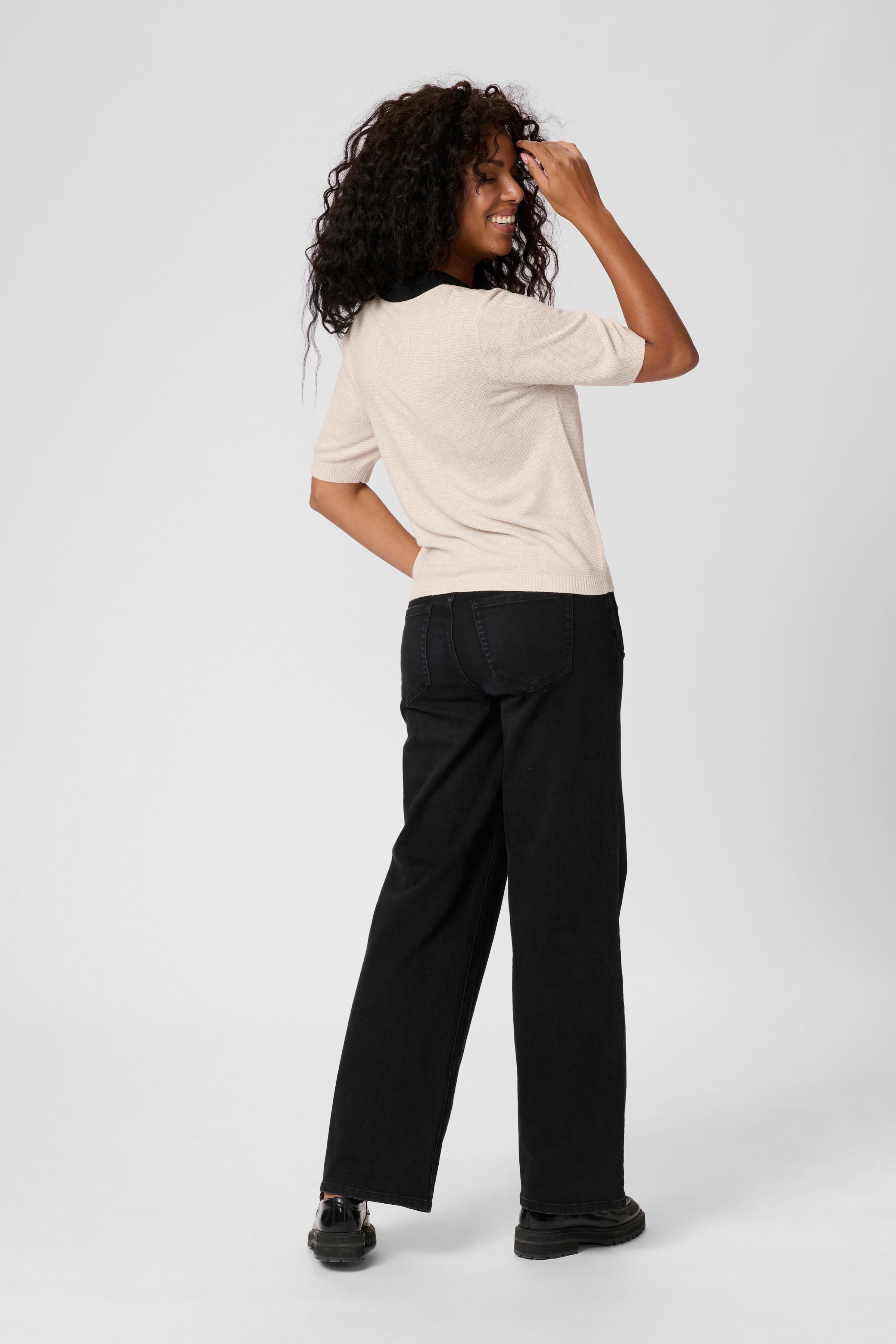 KAamalia Pullover LOOKBOOK BACK 10510176-106908