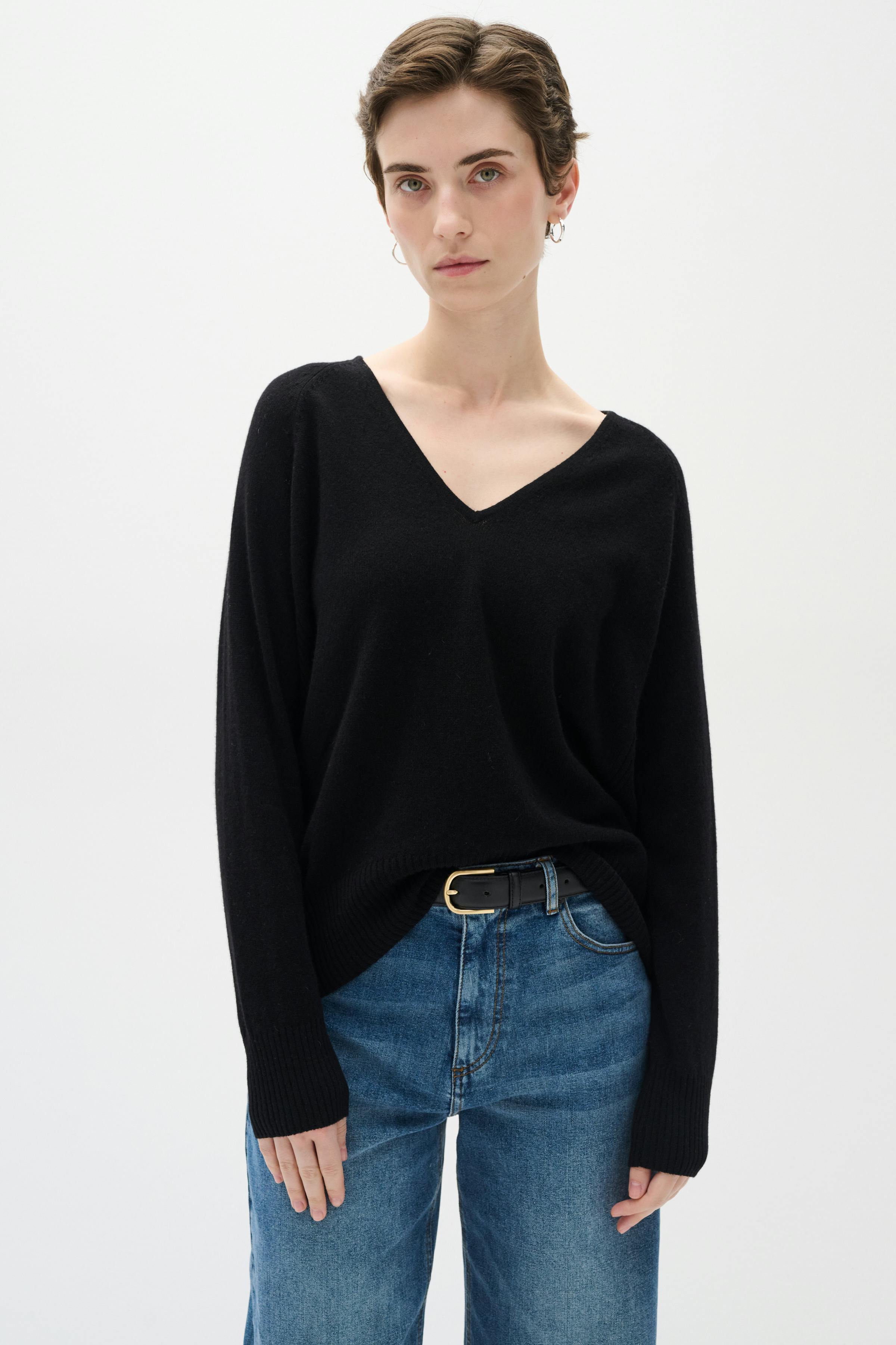 Lukka V-neck Cashmere Pullover LOOKBOOK FRONT 30104240-10050