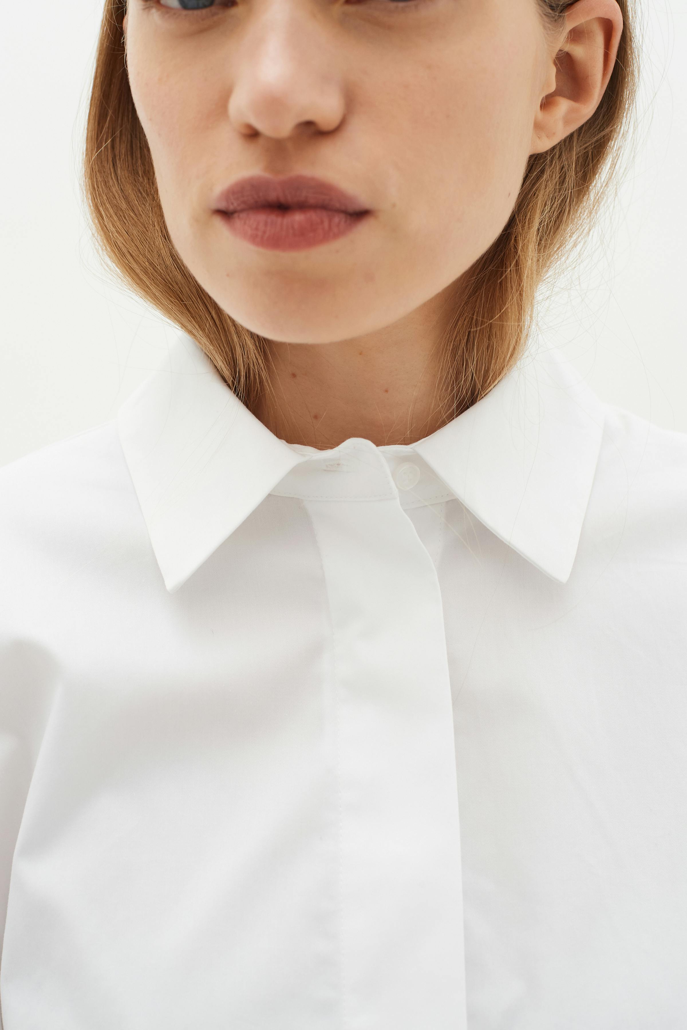 TalluaIW Hourglass Shirt LOOKBOOK DETAIL 30109495-300001