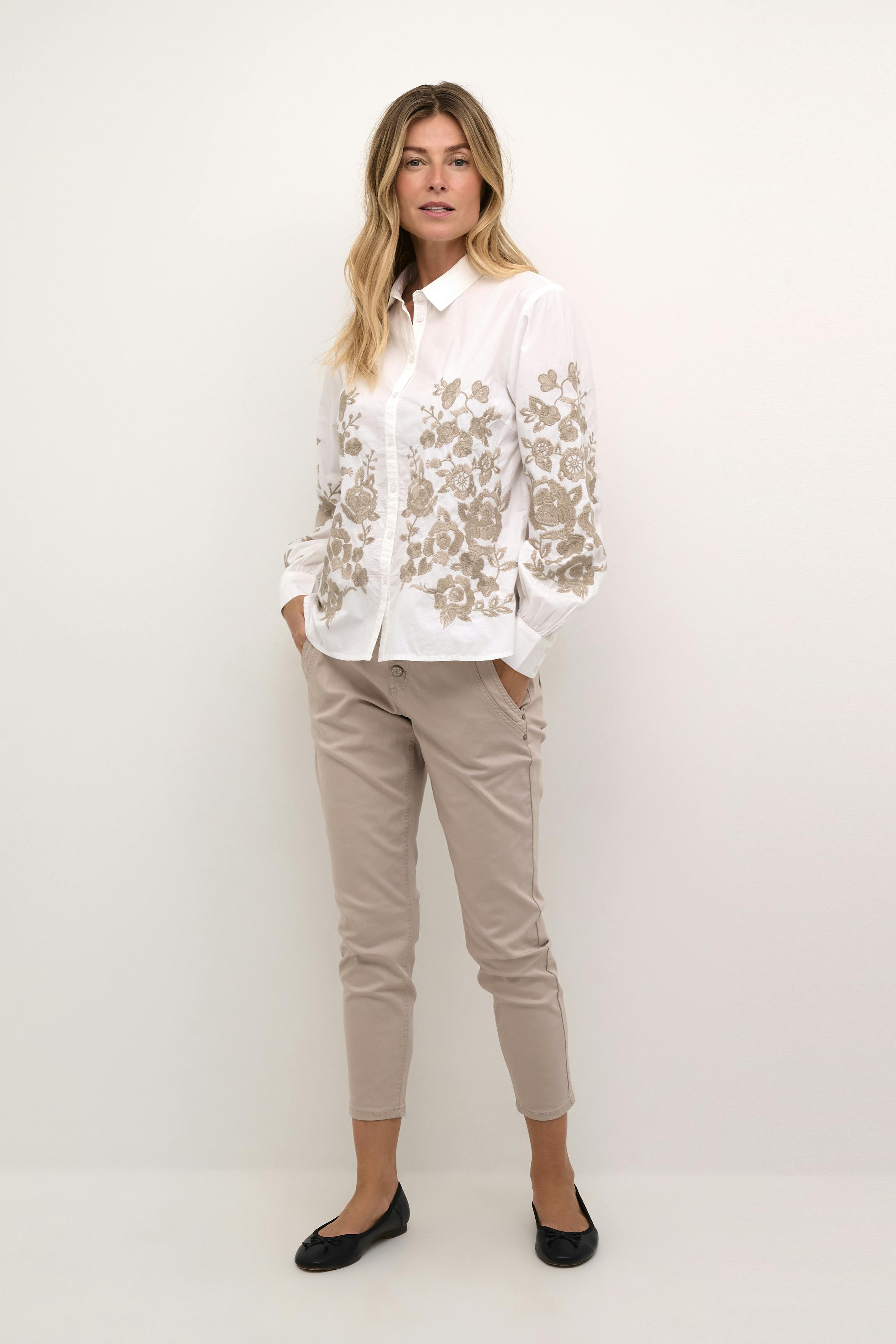 CRDaisy Blouse LOOKBOOK FRONT 10613220-107475