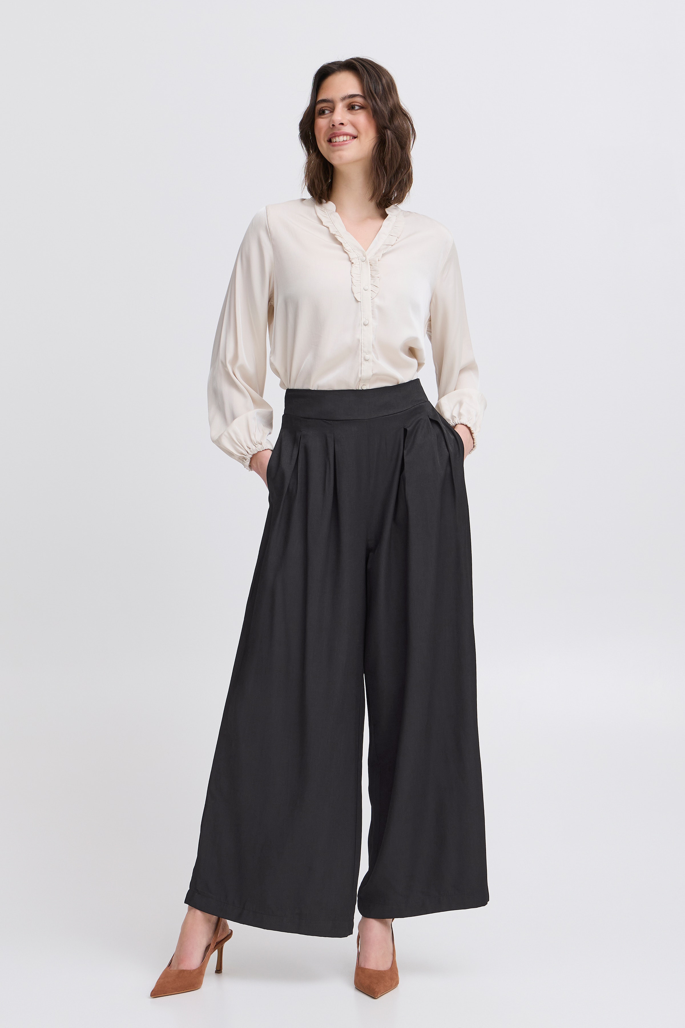 FRMYA PA 2 Casual pants LOOKBOOK FRONT 20615085-200113