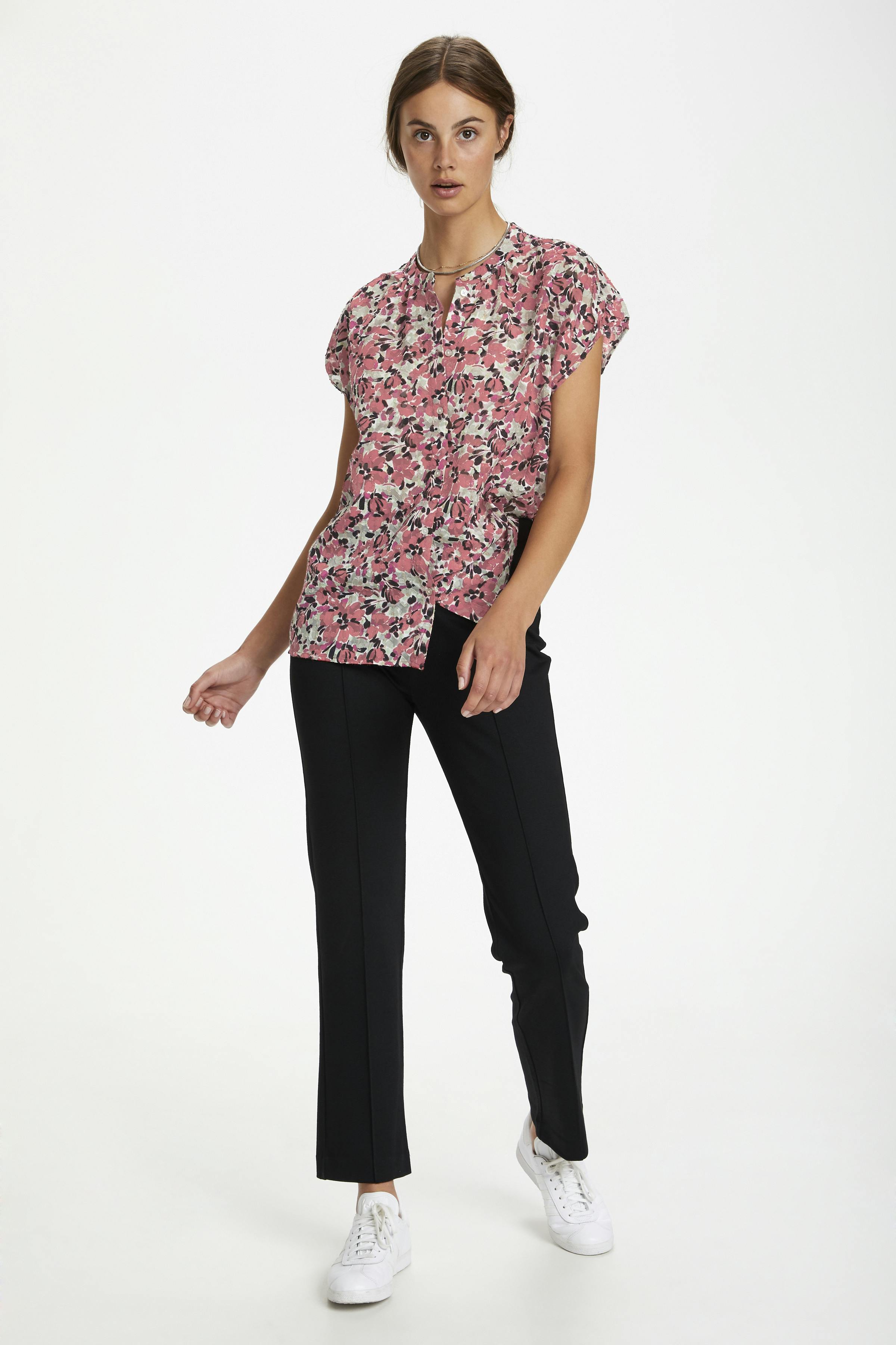 SLMelrose Top

 LOOKBOOK FRONT 30405397-300676