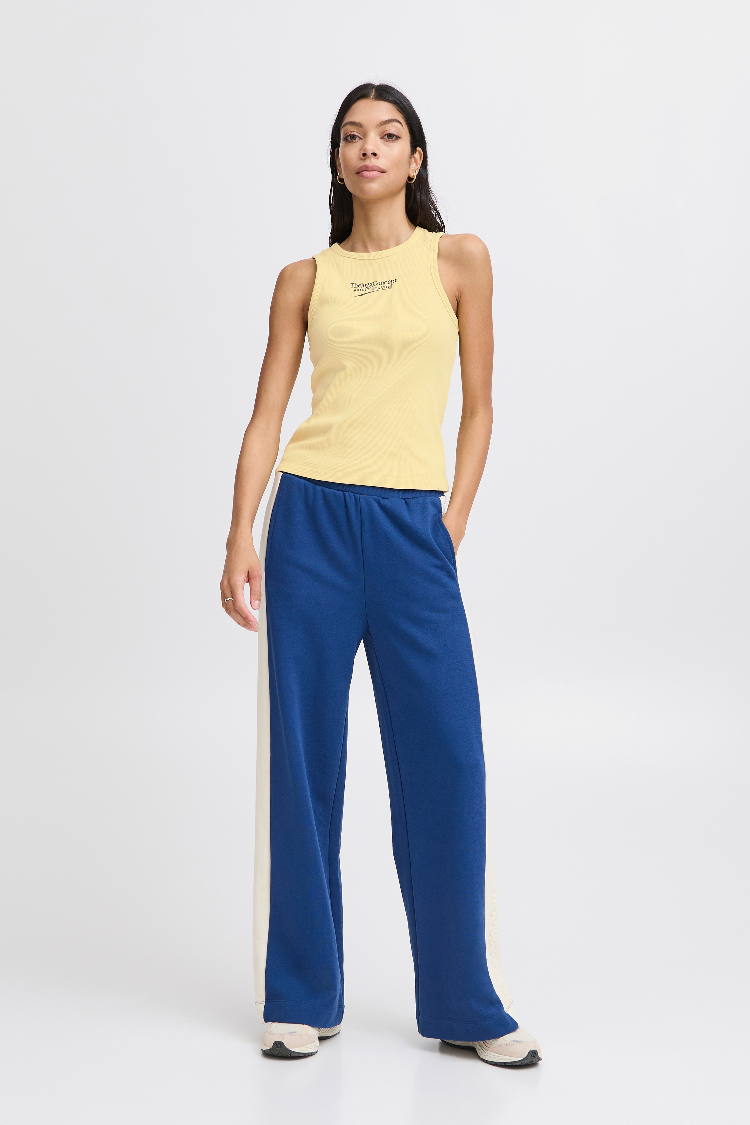 JCRASA Top LOOKBOOK FRONT 22800908-120824
