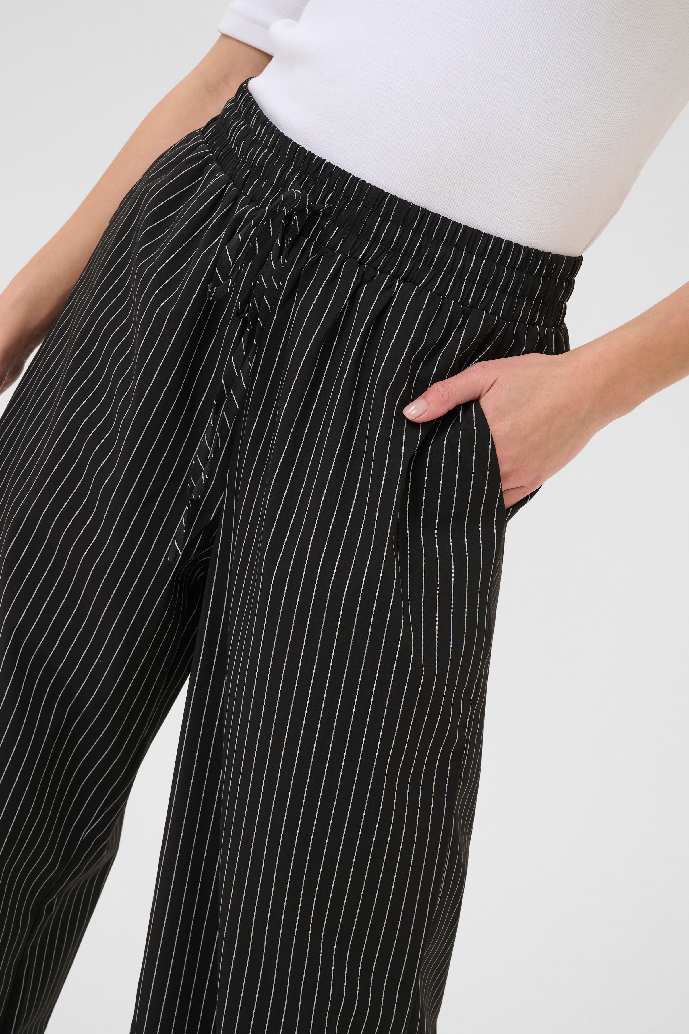 KAeliana Bukser LOOKBOOK DETAIL 10510610-108244