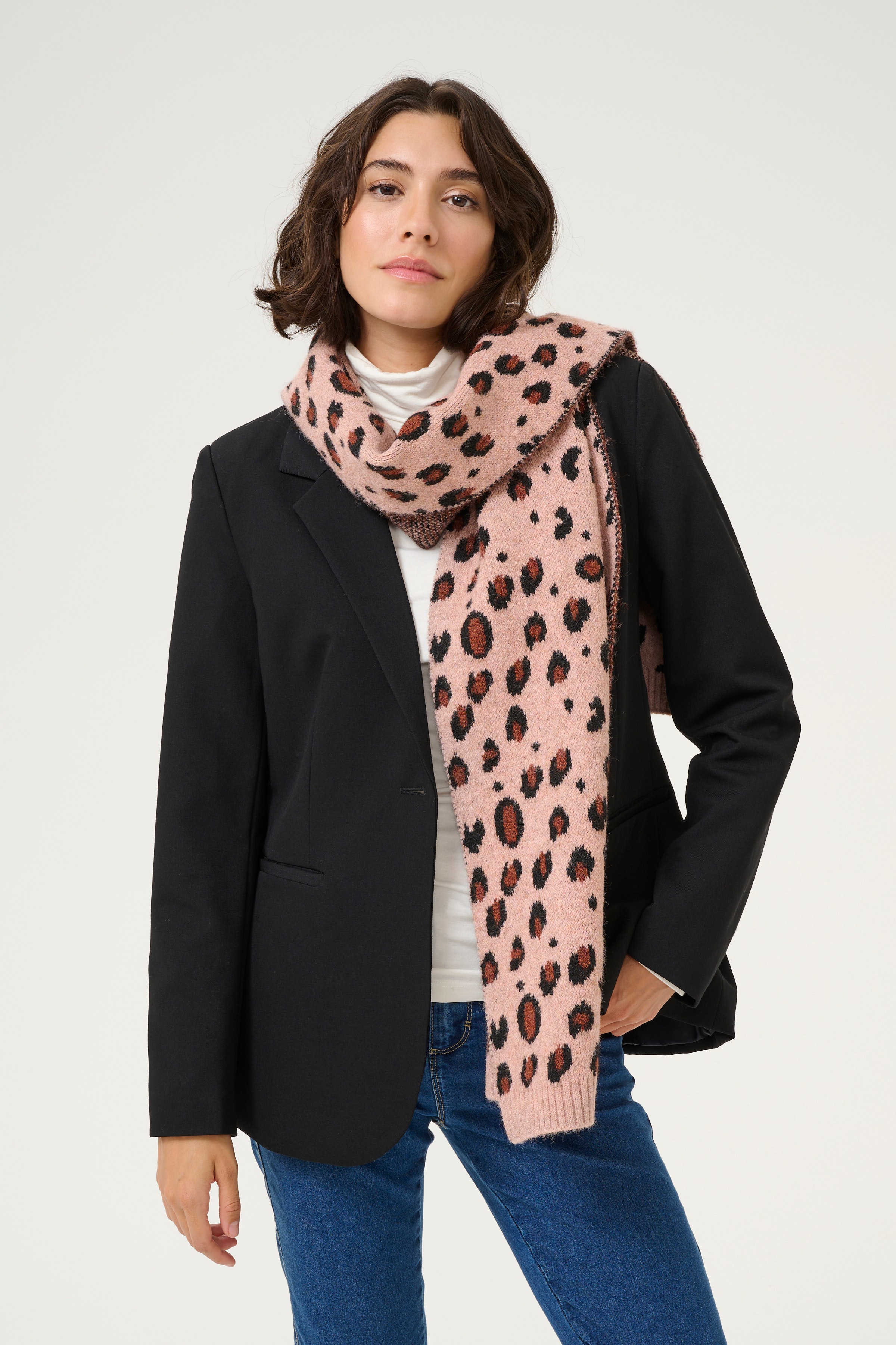 KAmae Skjerf LOOKBOOK FRONT 10509908-107448