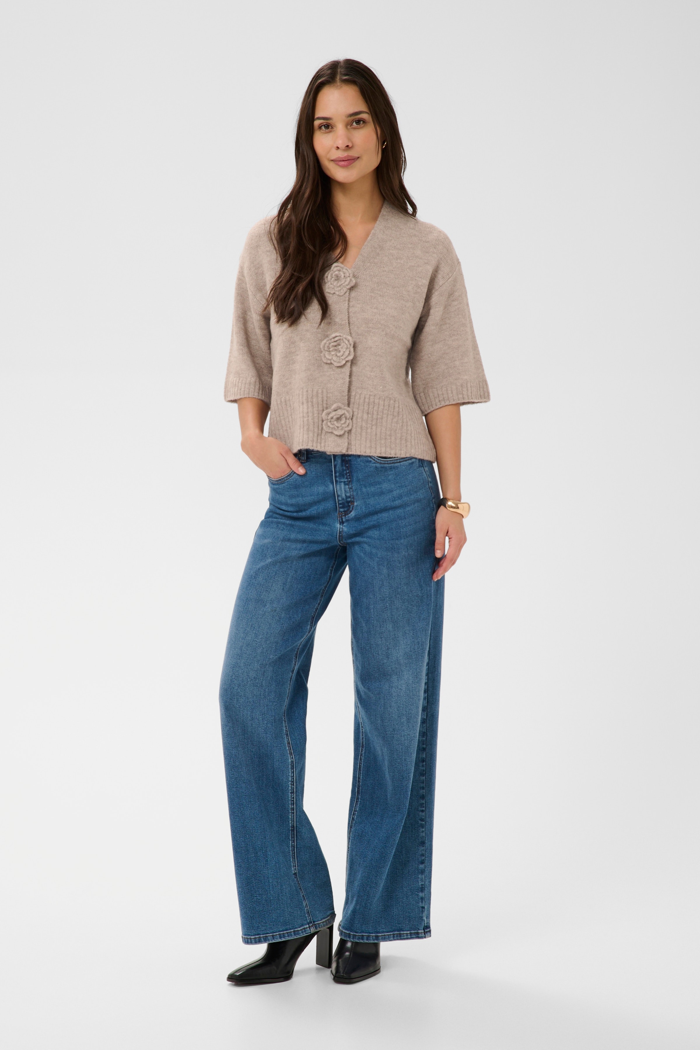 KArosie Cardigan LOOKBOOK FRONT 10509480-1513051