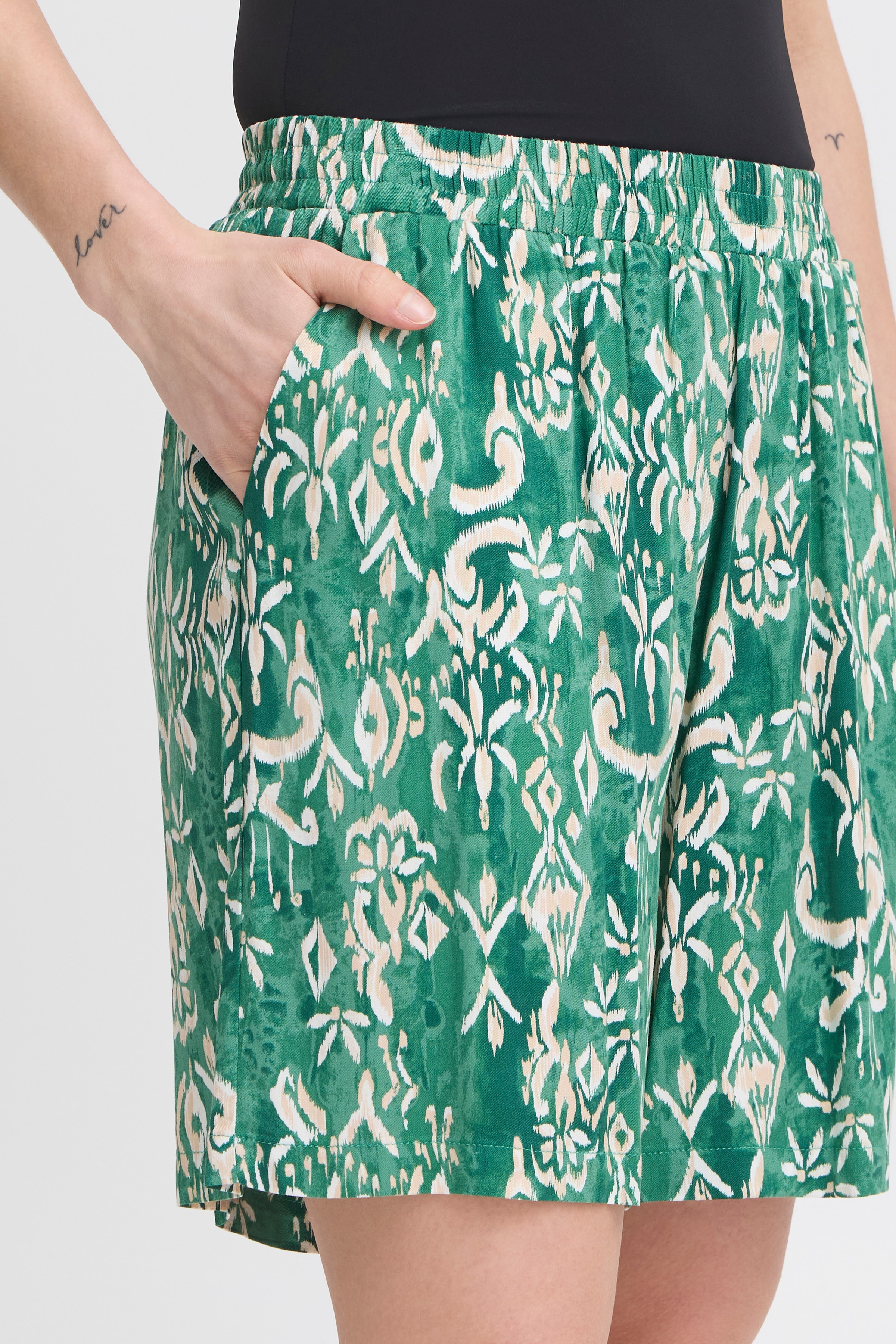 IHAYA Shorts LOOKBOOK DETAIL 20123320-204615