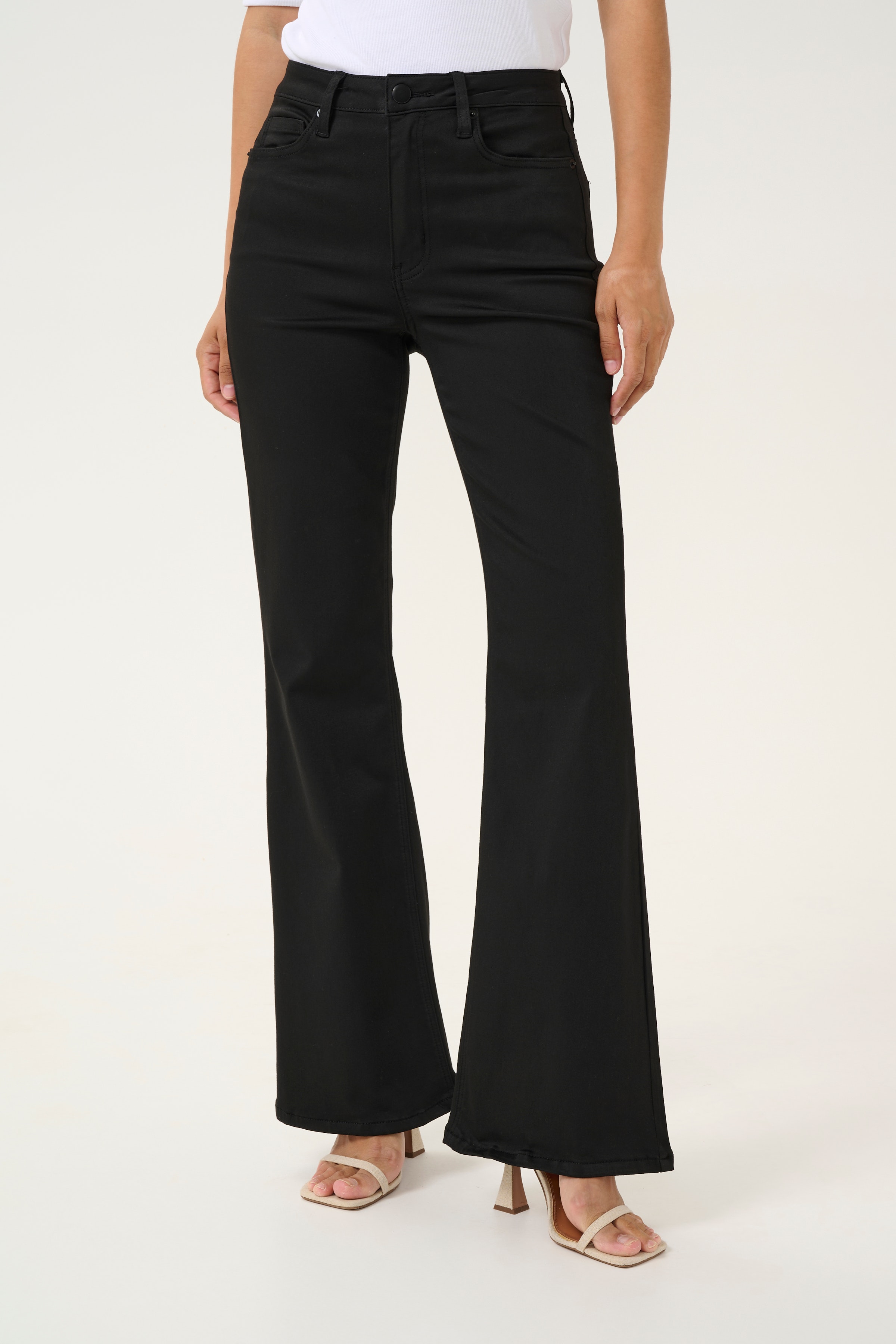 KAdima Flared Jeans LOOKBOOK FRONT 10509432-100121