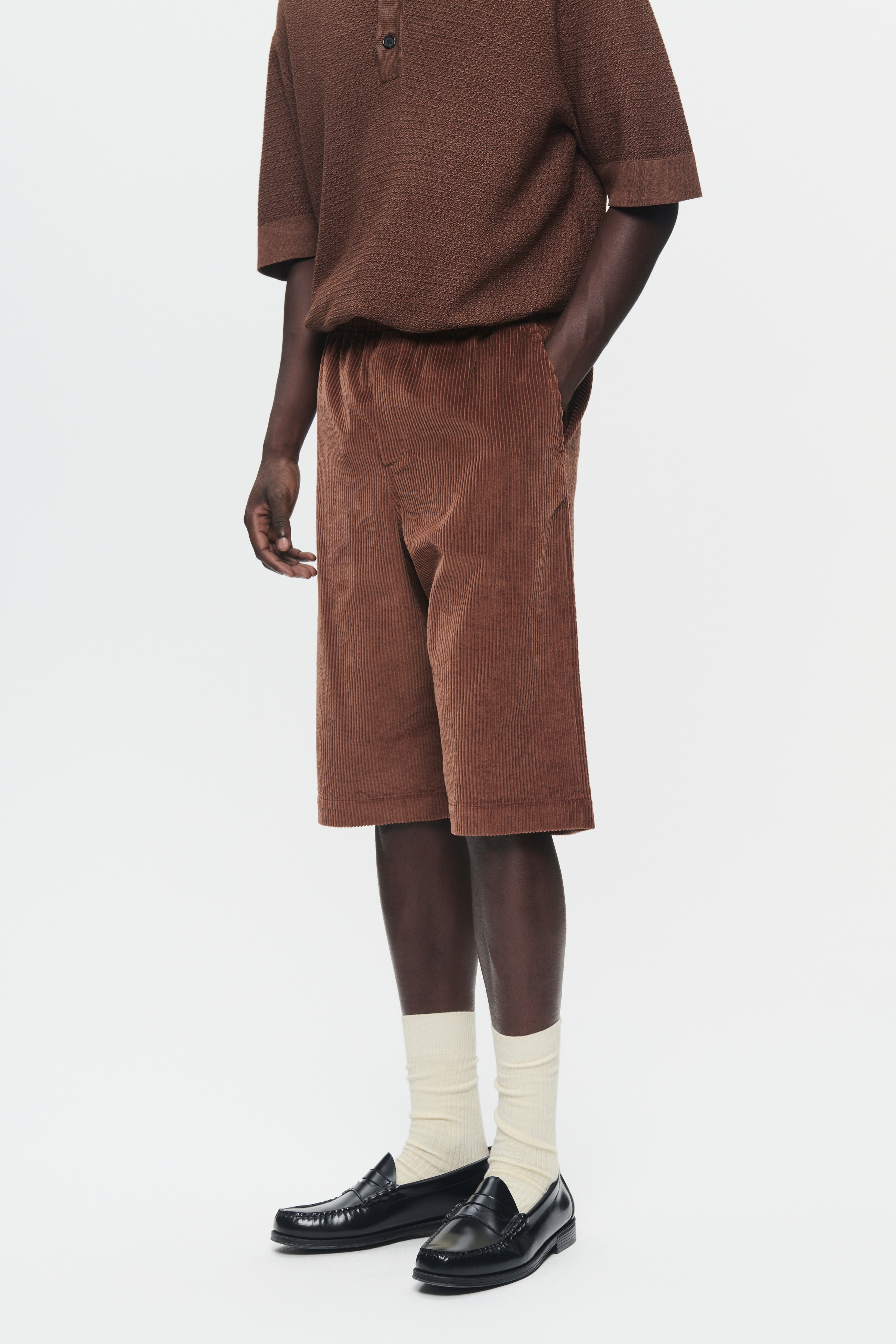 WWBrett Corduroy Shorts LOOKBOOK FRONT 30250411-191218