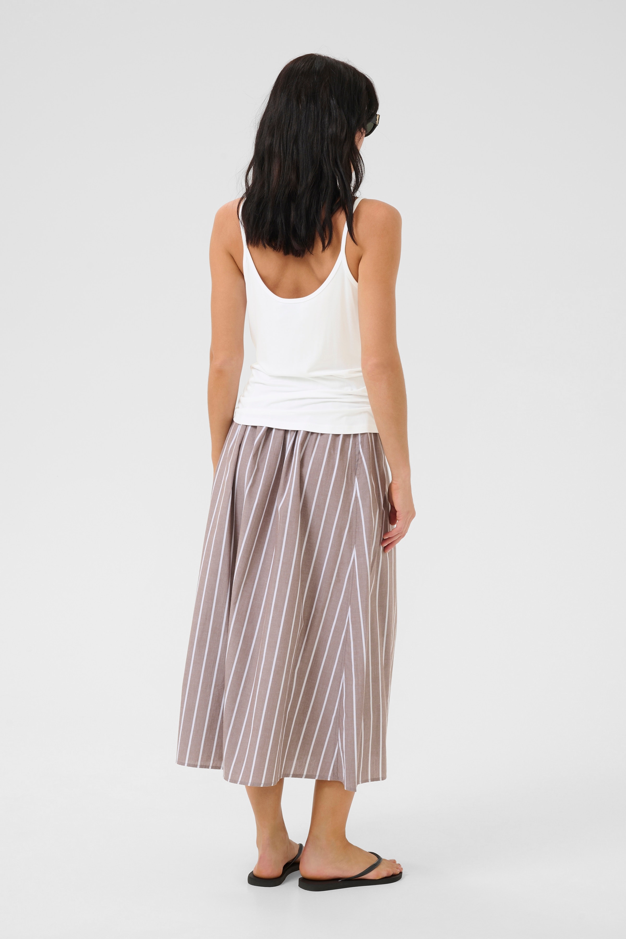 17 Top LOOKBOOK BACK 10703599-110601
