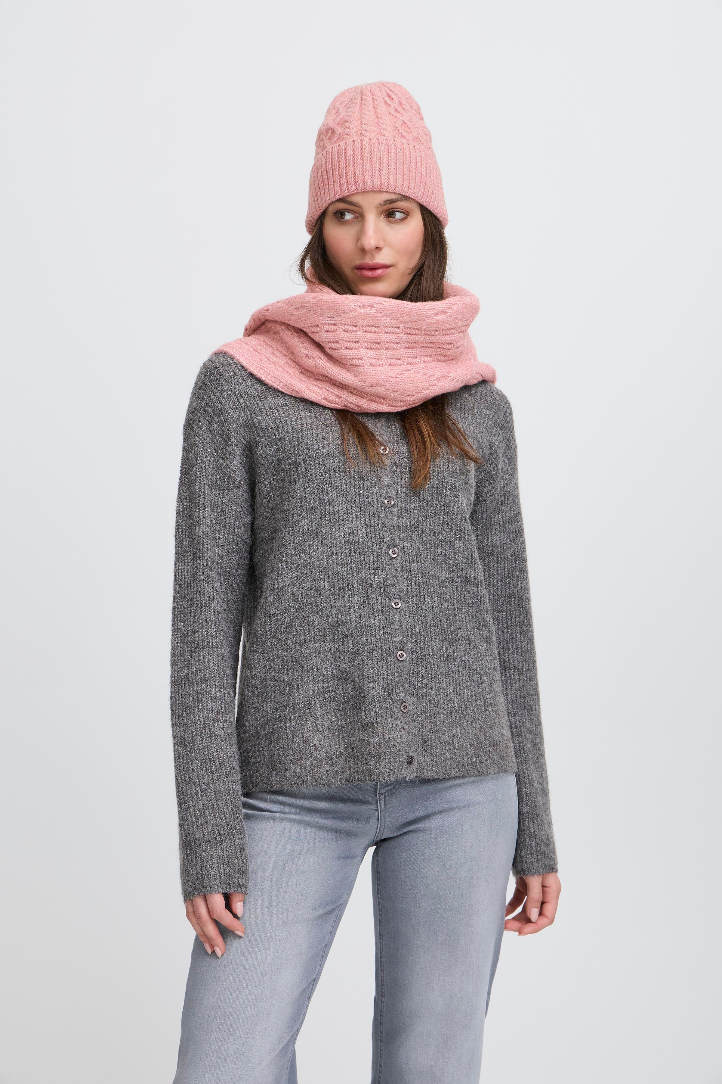 IALUCY Skjerf LOOKBOOK FRONT 20124378-1519061