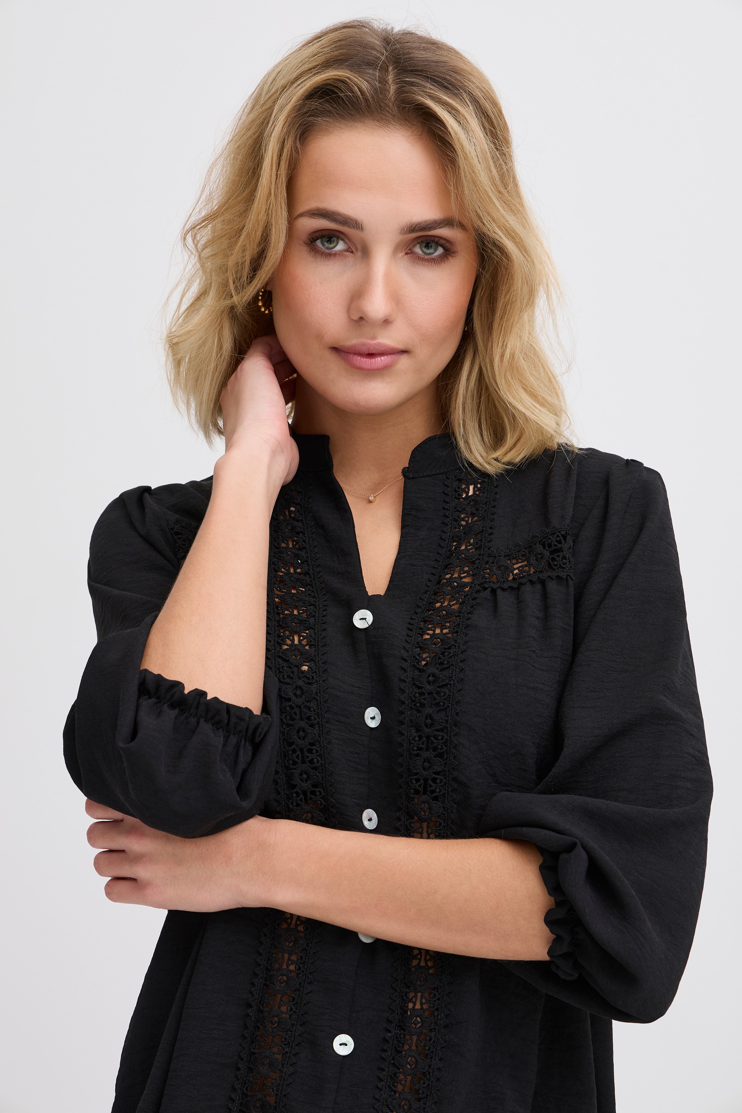 SBGENIA Bluse LOOKBOOK DETAIL 22100867-190303