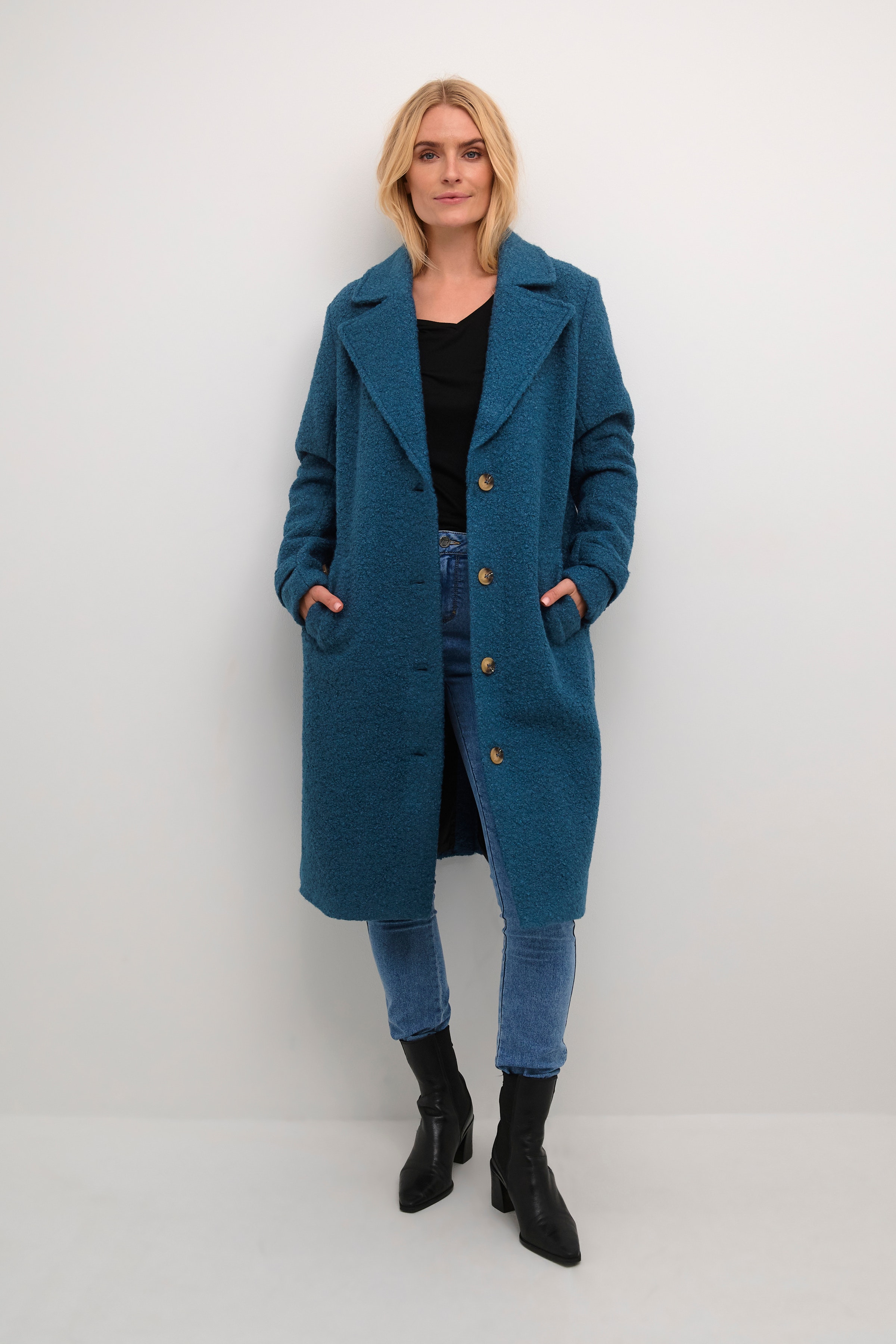 KAanne Coat LOOKBOOK FRONT 10506924-194324