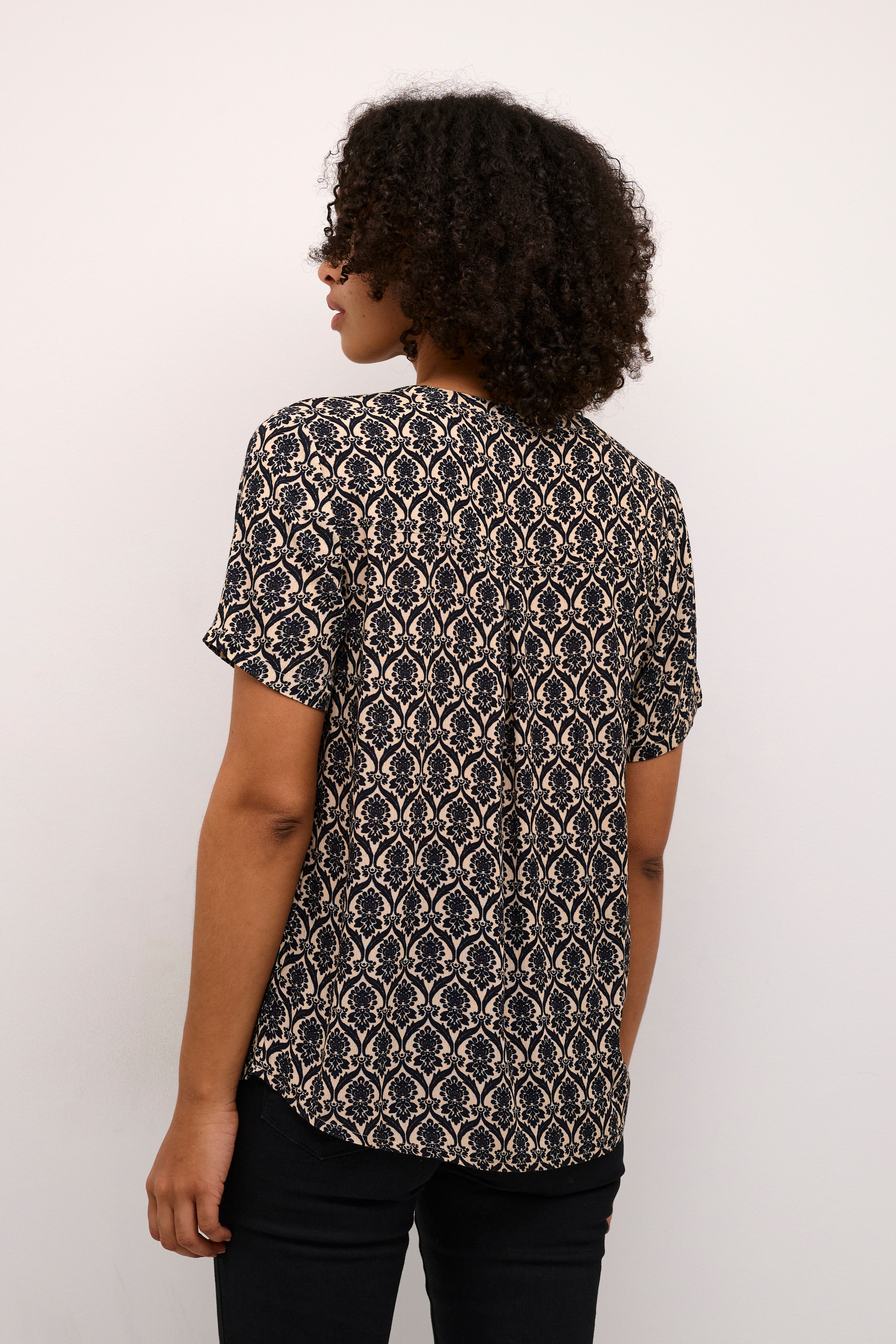 Kortermet bluse LOOKBOOK BACK 10551375-106953
