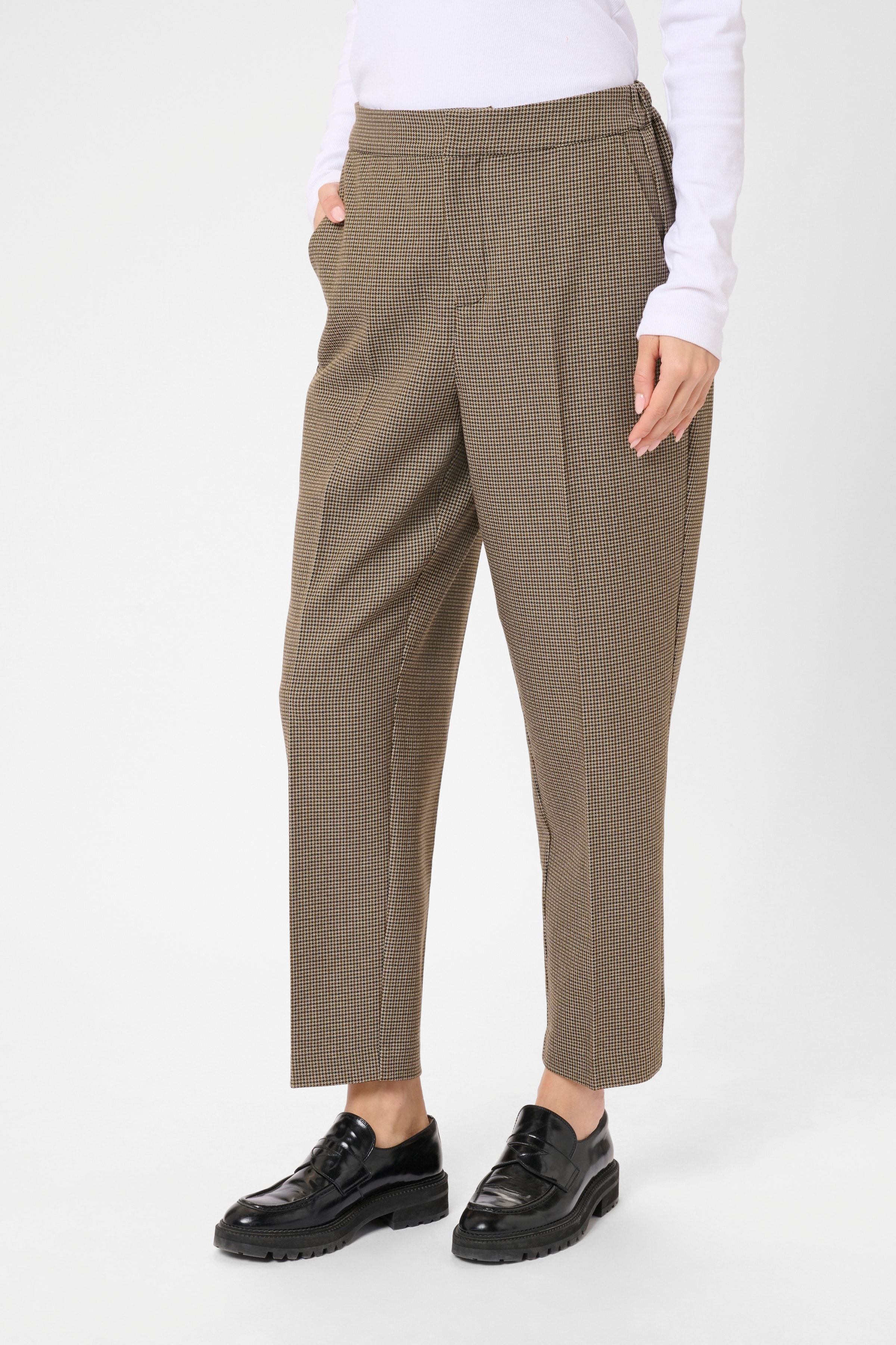 KAelyah Bukser LOOKBOOK FRONT 10510848-108548