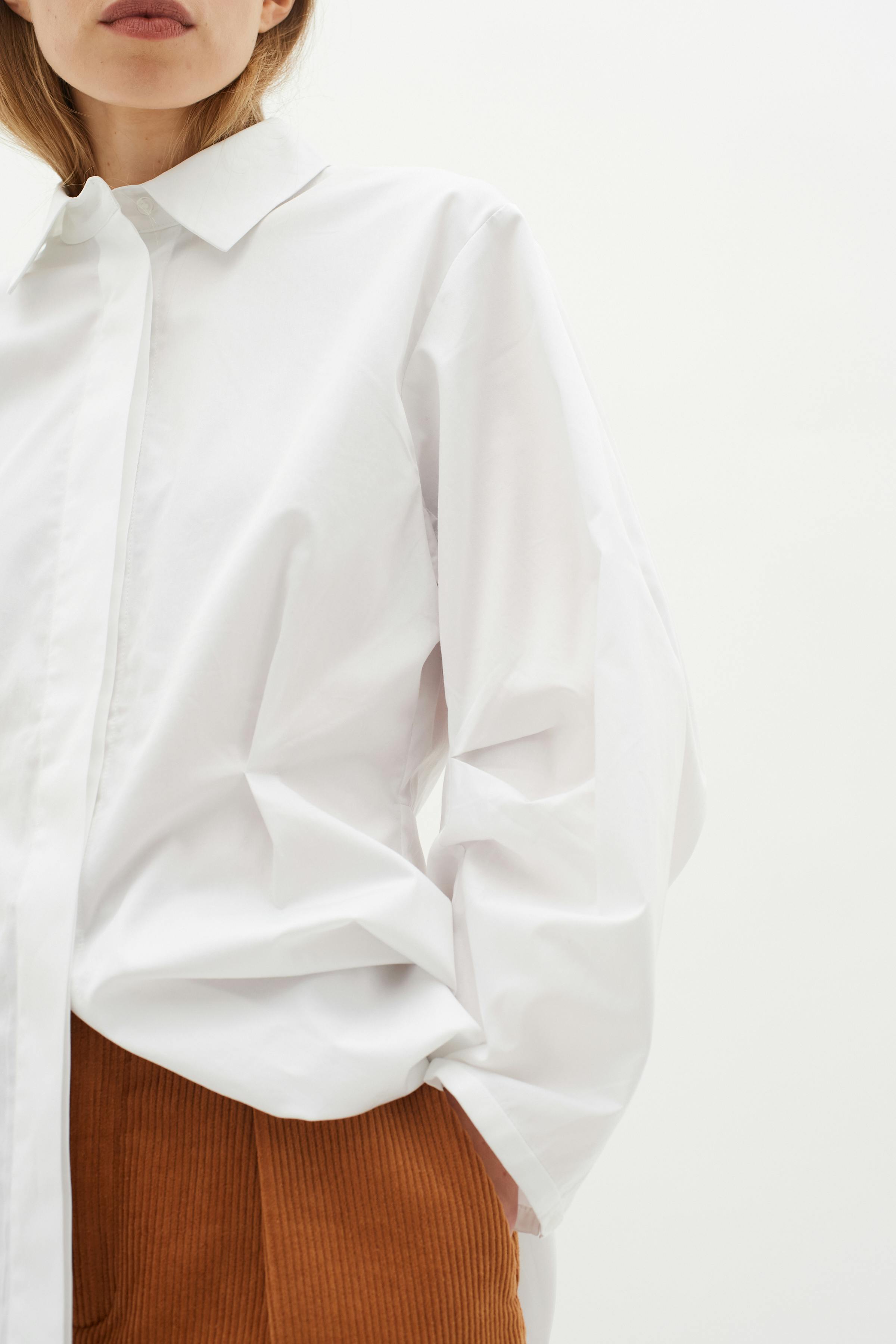 TalluaIW Hourglass Shirt LOOKBOOK DETAIL 30109495-300001