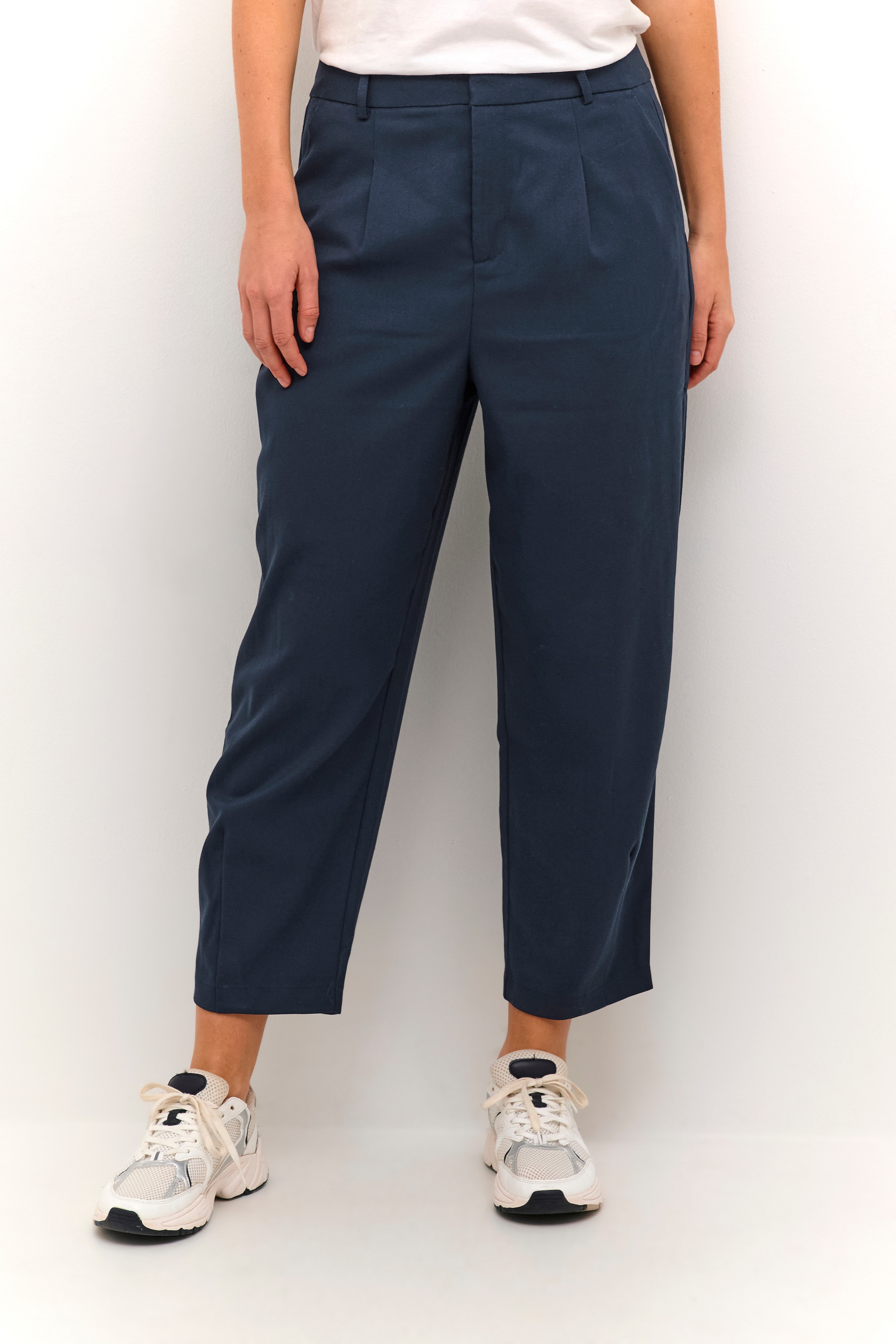 KAmerle Trousers LOOKBOOK FRONT 10504769-194020