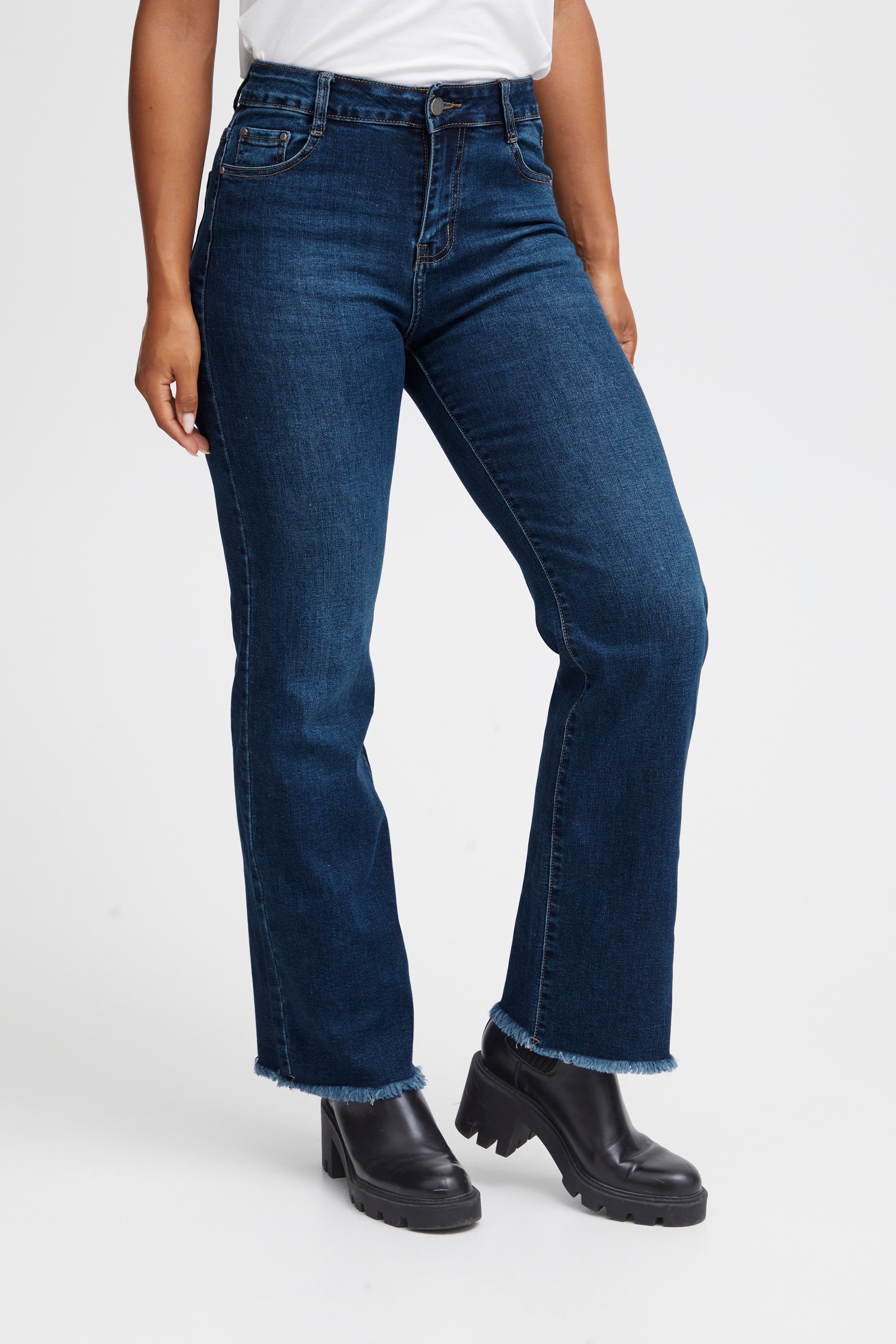 SBFANAS Byxor LOOKBOOK FRONT 22100407-203677