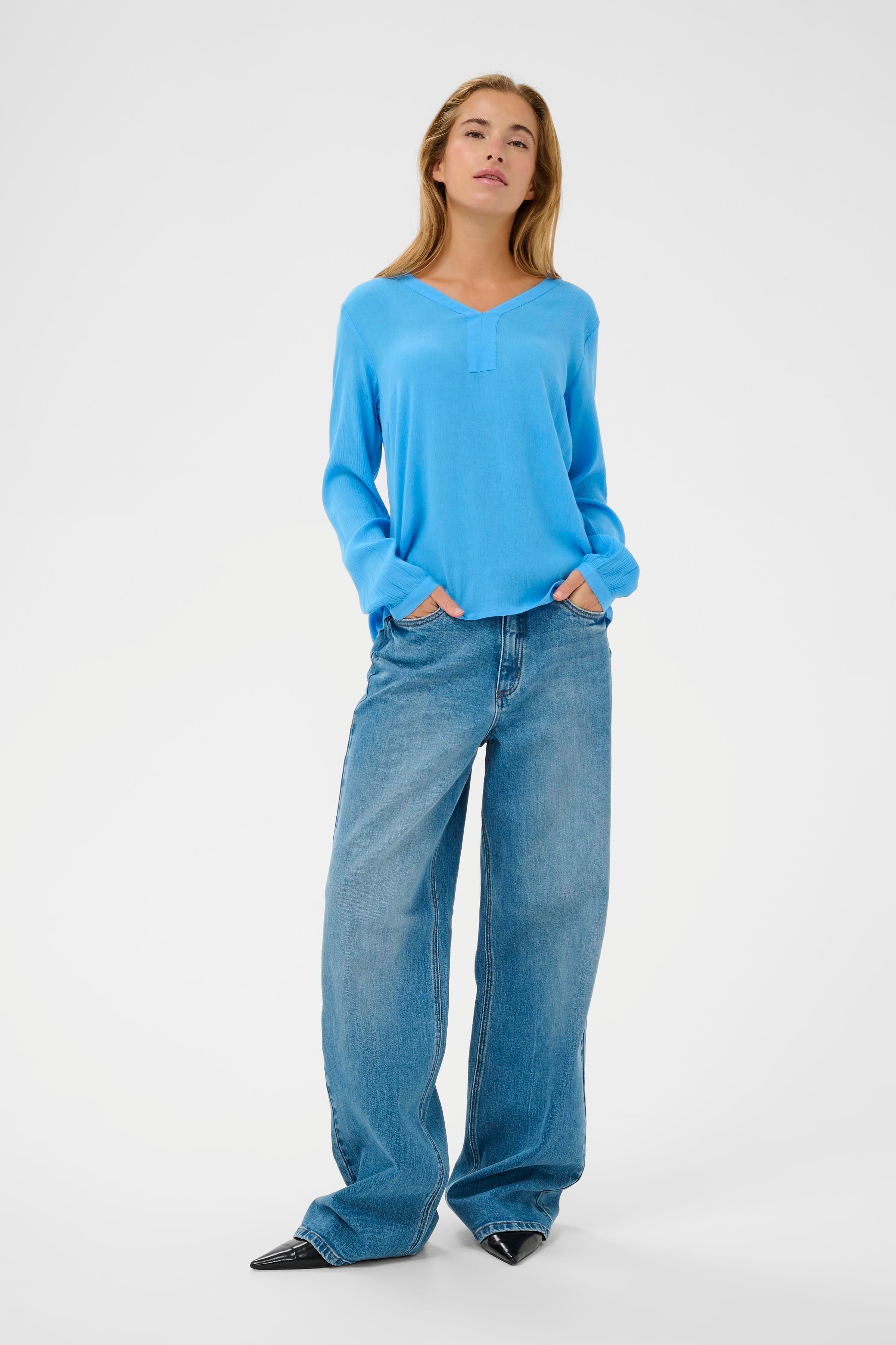 Amber Blouse LOOKBOOK FRONT 501032-174139