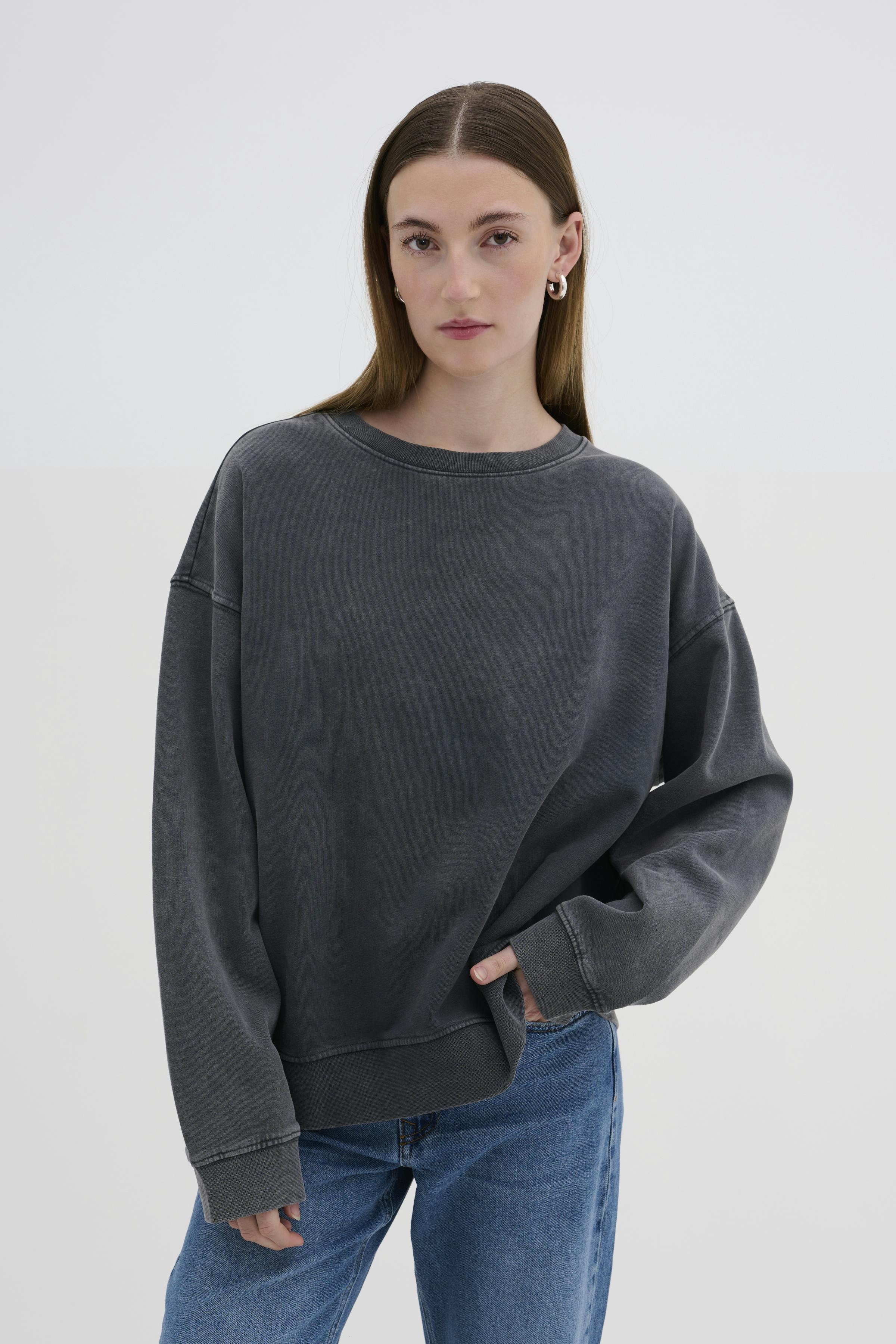 DiegoMW Sweatshirt LOOKBOOK FRONT 10704890-100089