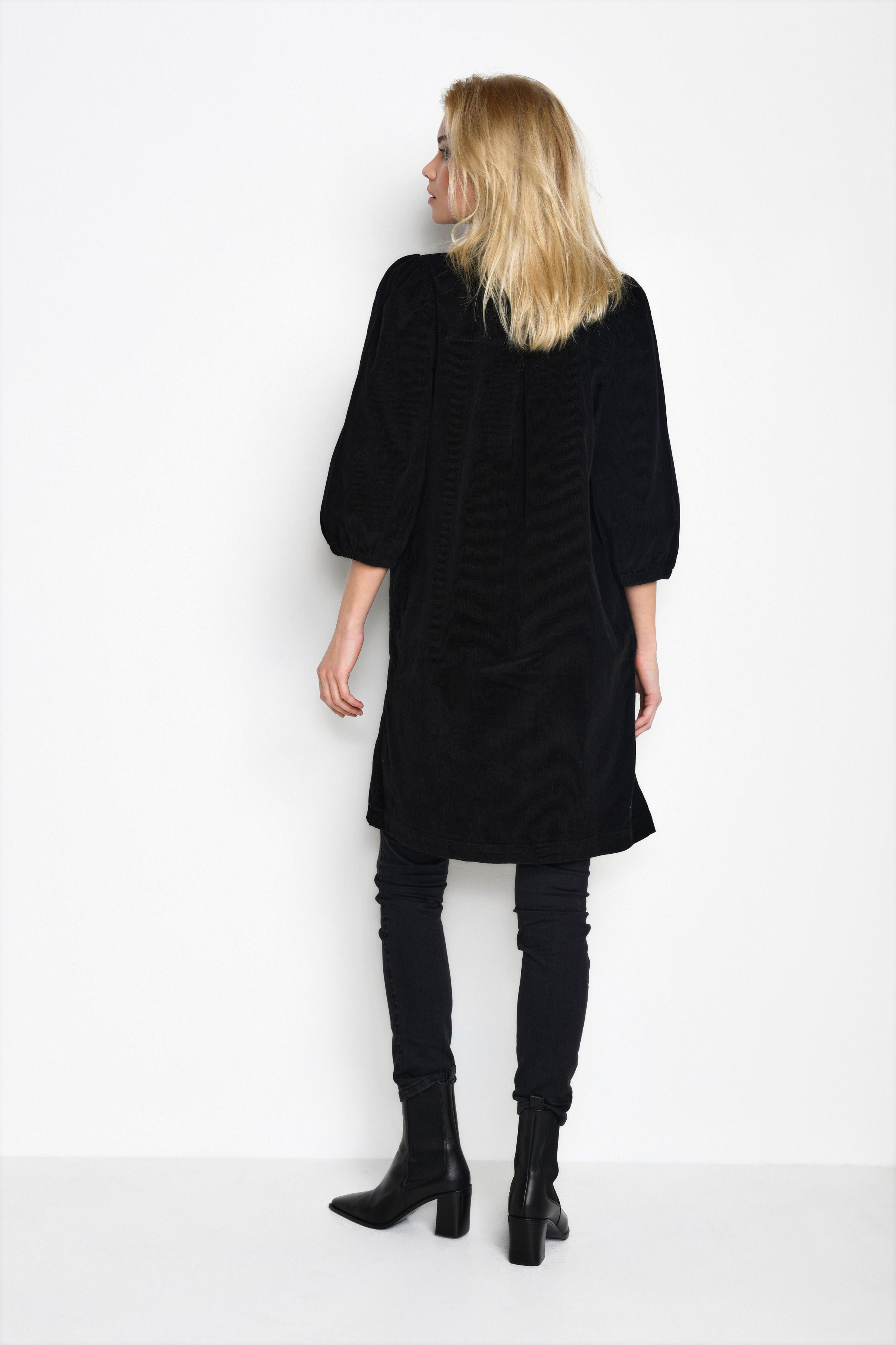KAeva Kjole LOOKBOOK BACK 10506785-100121