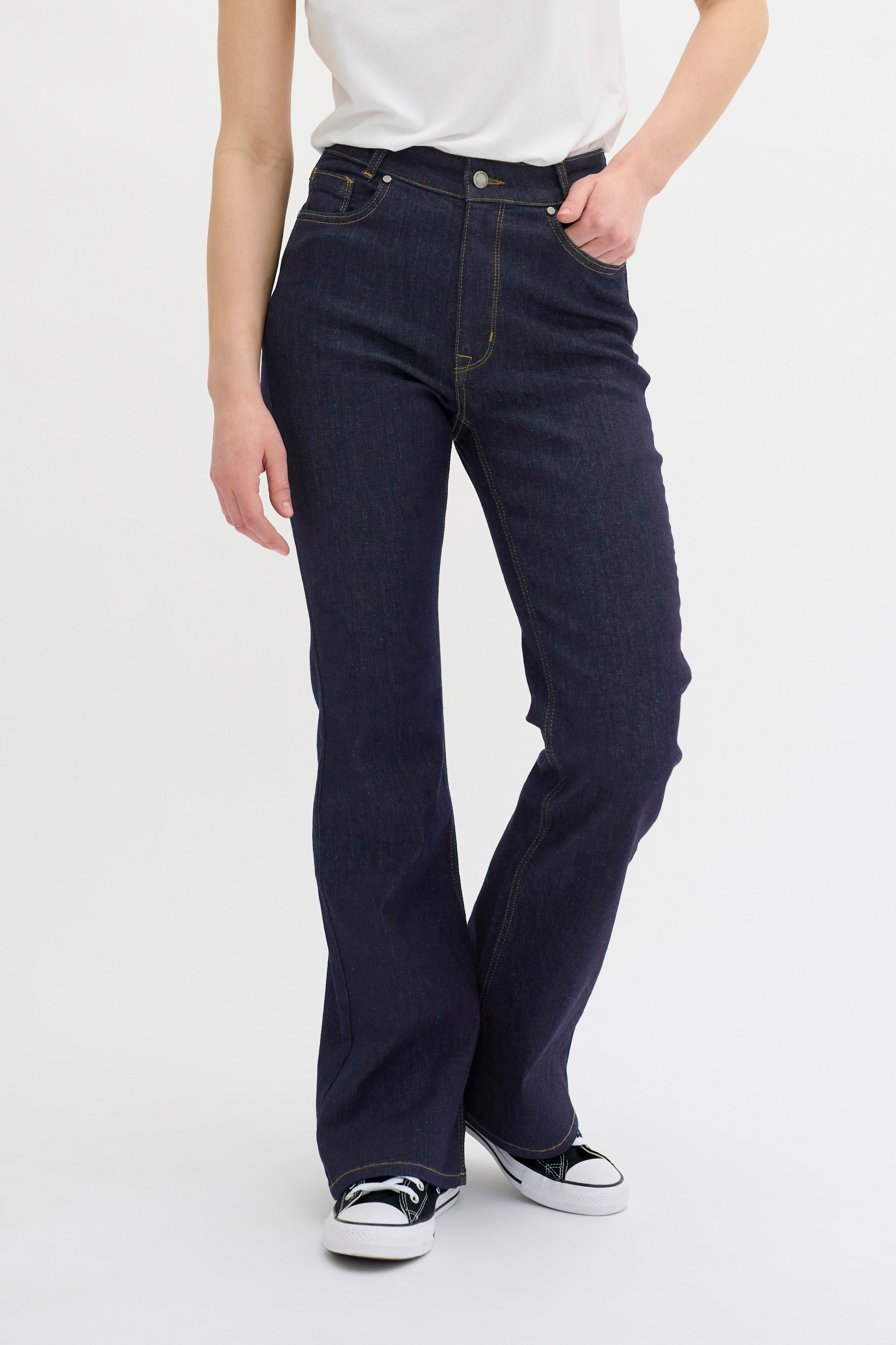36 Jeans LOOKBOOK FRONT 10704358-100067
