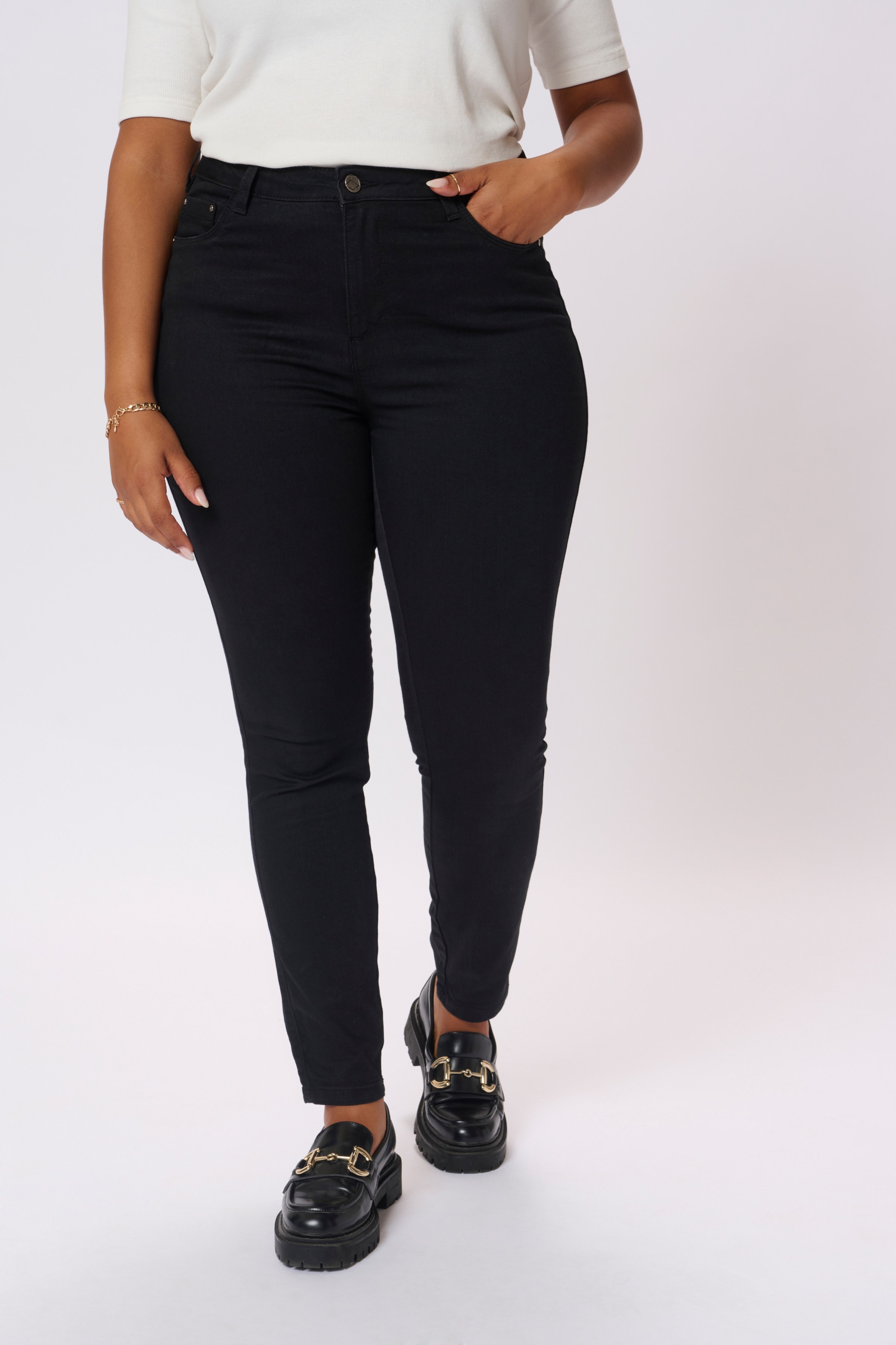 KCwilla Jeans LOOKBOOK FRONT 10581270-100121