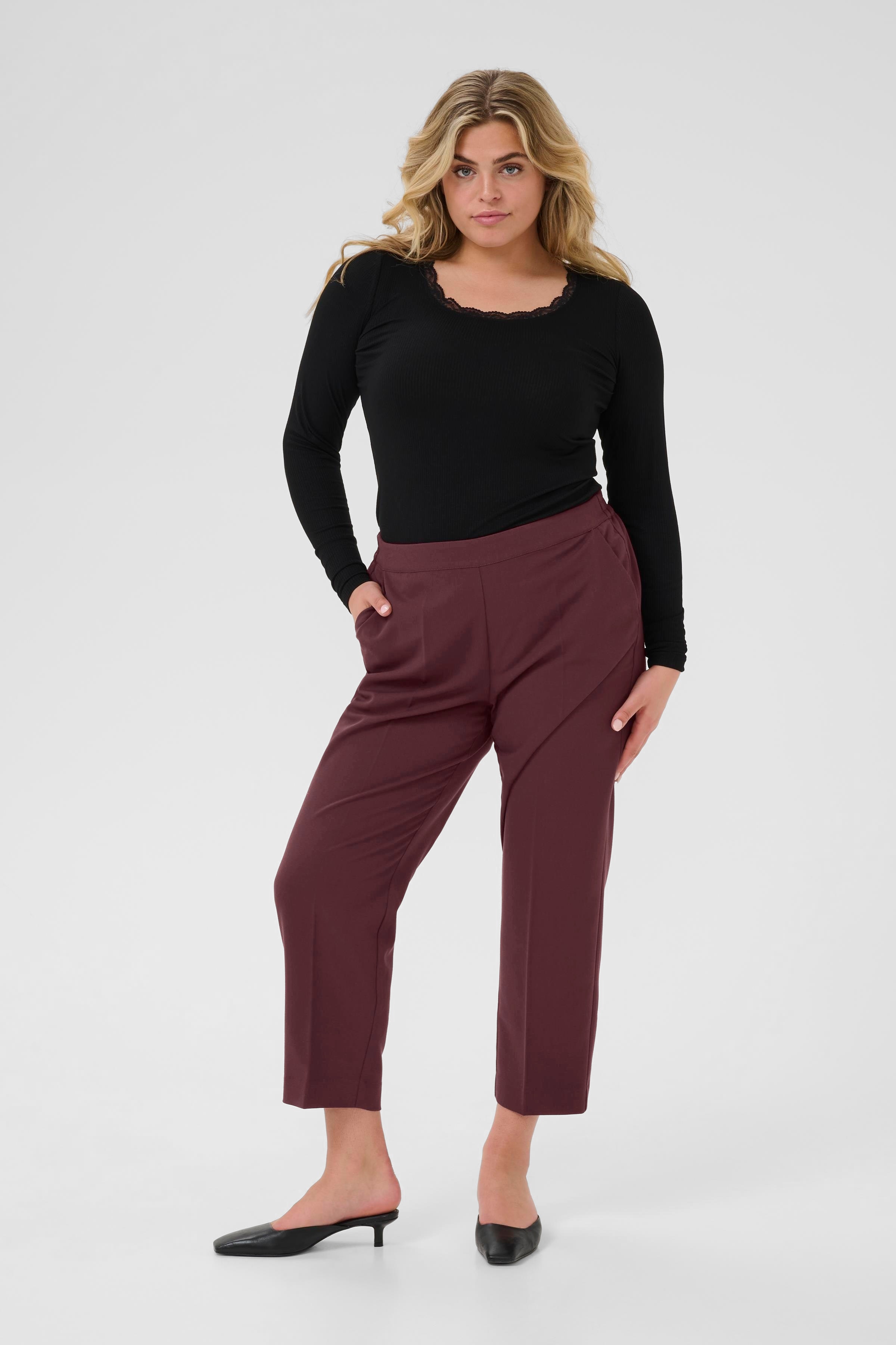 KCsakira Byxor LOOKBOOK FRONT 10580650-191619