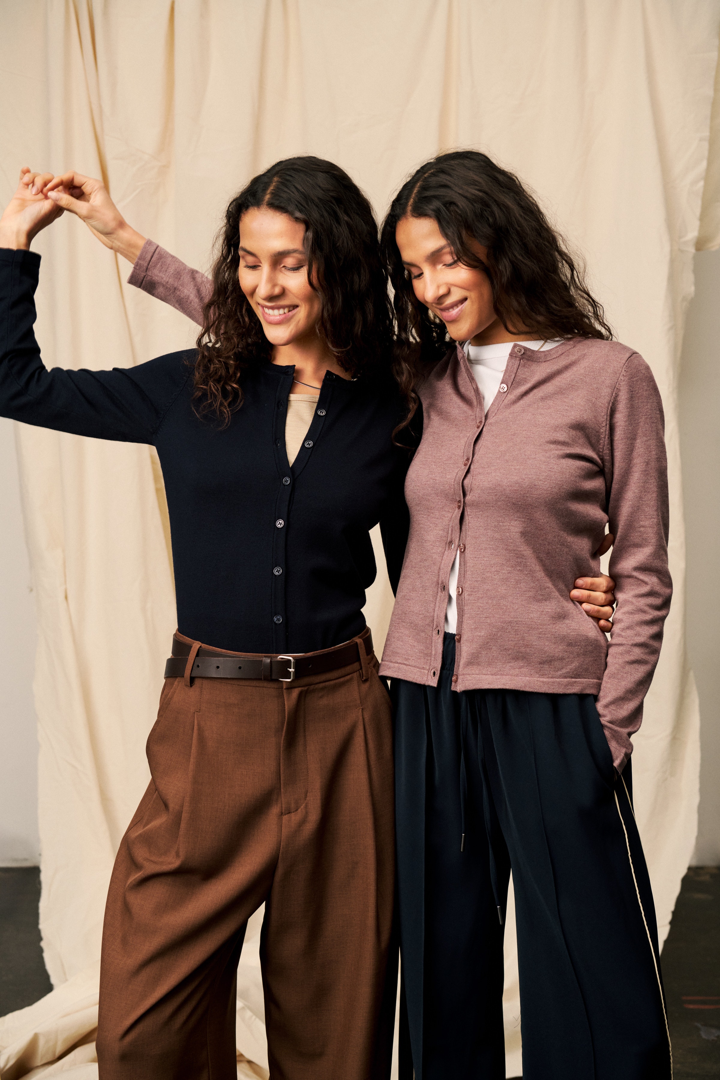 MilaSZ R-Neck Cardigan LOCATION NONE 30500005-1715101