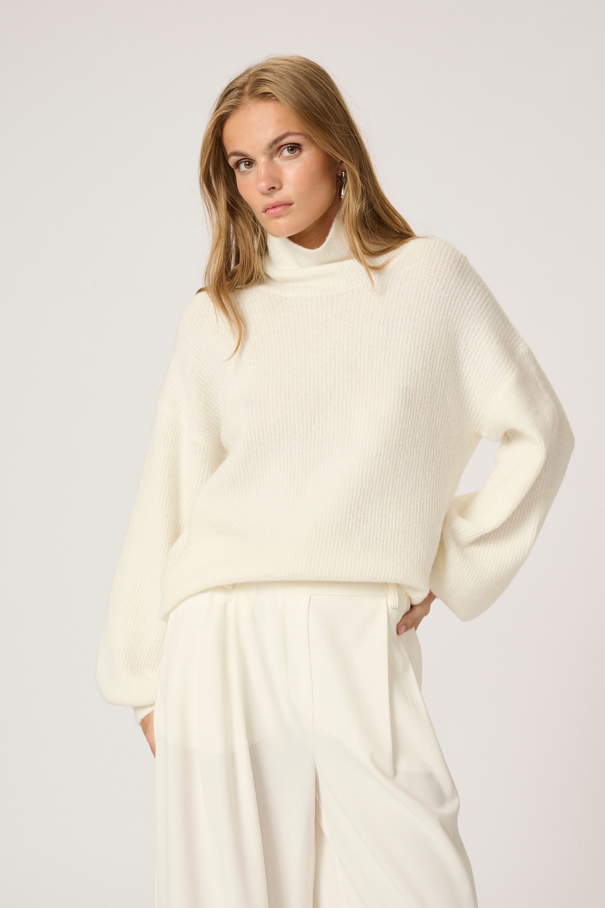 LunaMW Pullover LOOKBOOK FRONT 10704957-110602