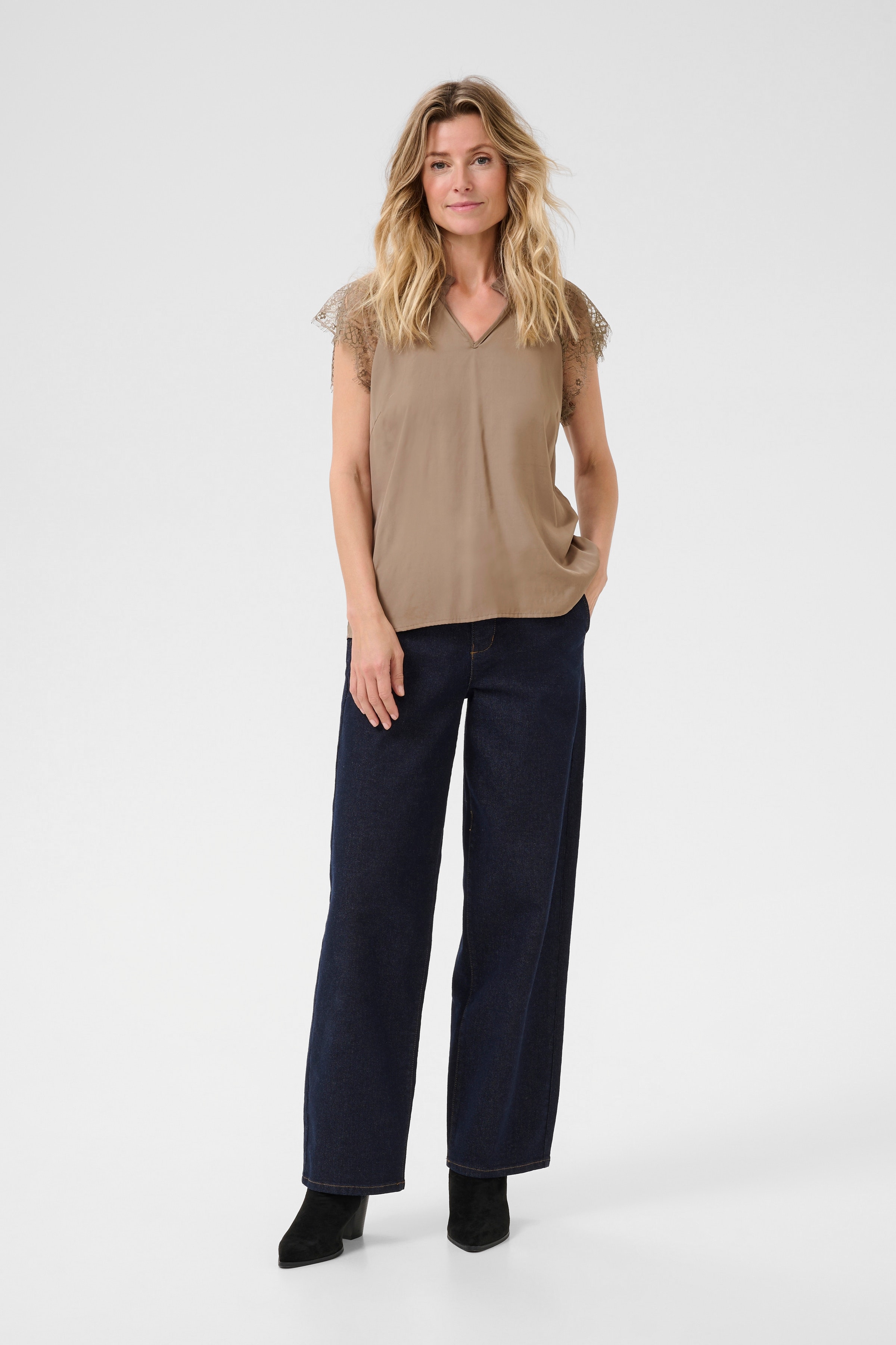 CRNola Bluse LOOKBOOK FRONT 10611693-170909