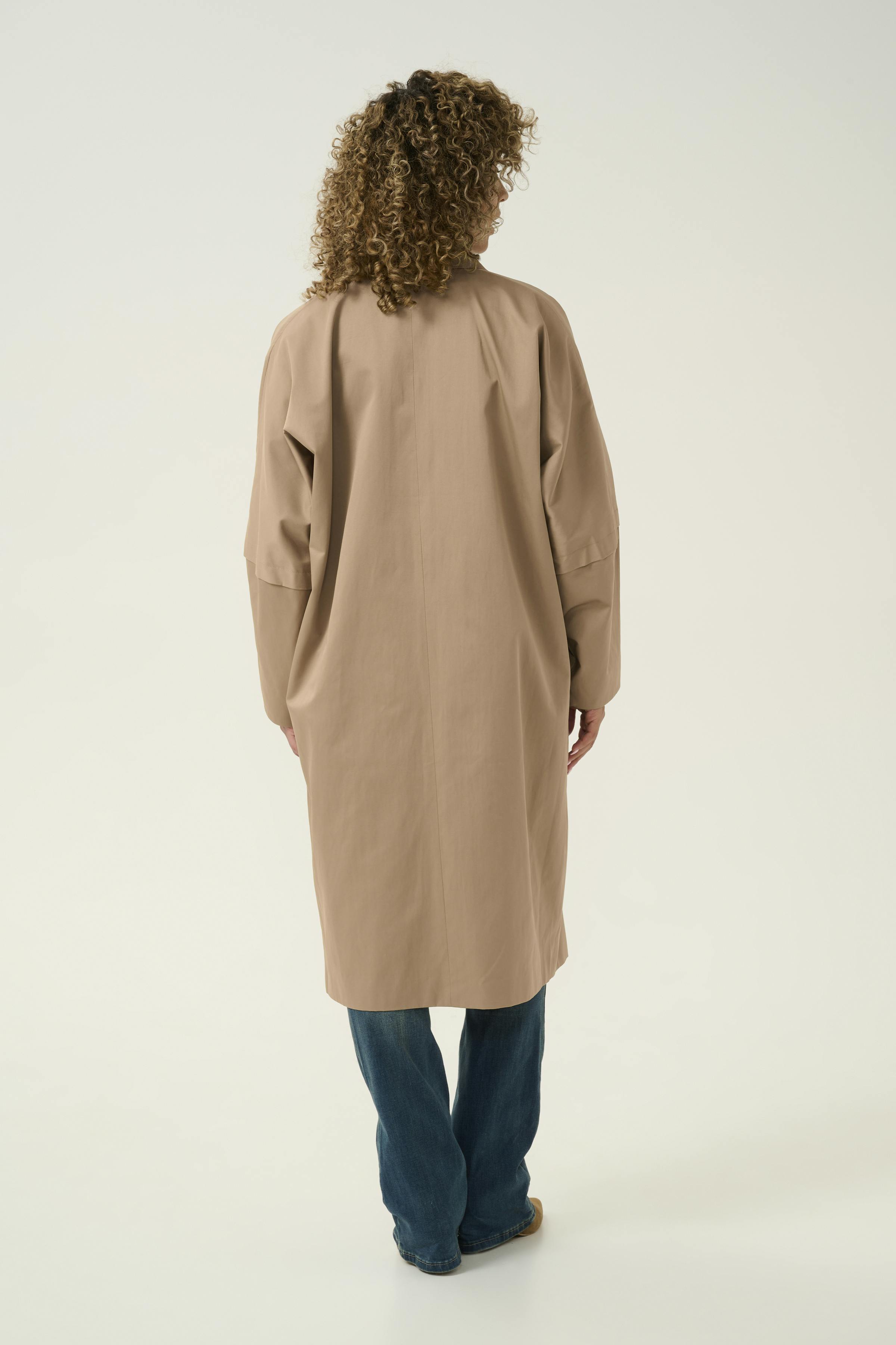 CRThura Trenchcoat LOOKBOOK BACK 10613107-171022