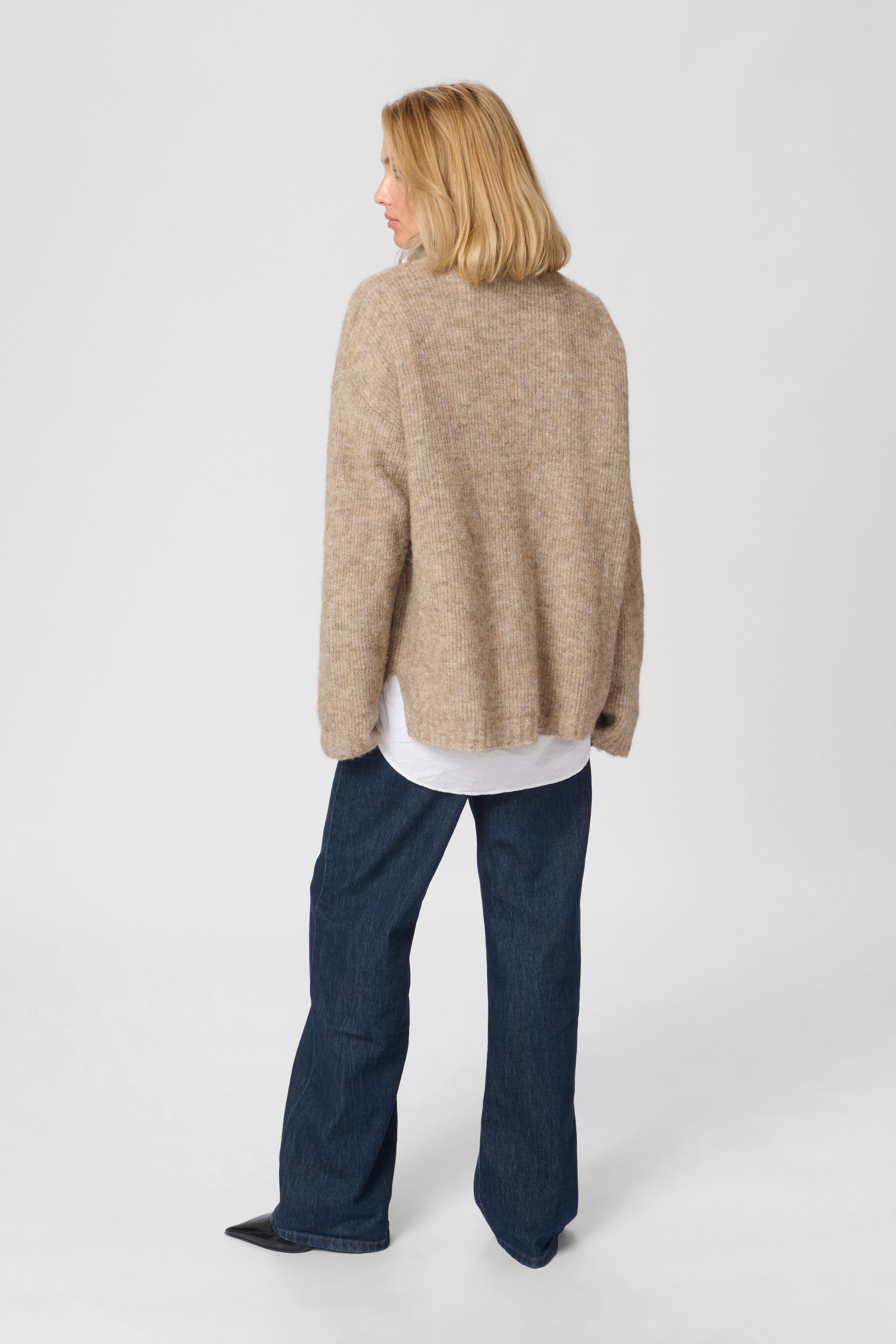 11 Pullover LOOKBOOK BACK 10703605-1710091