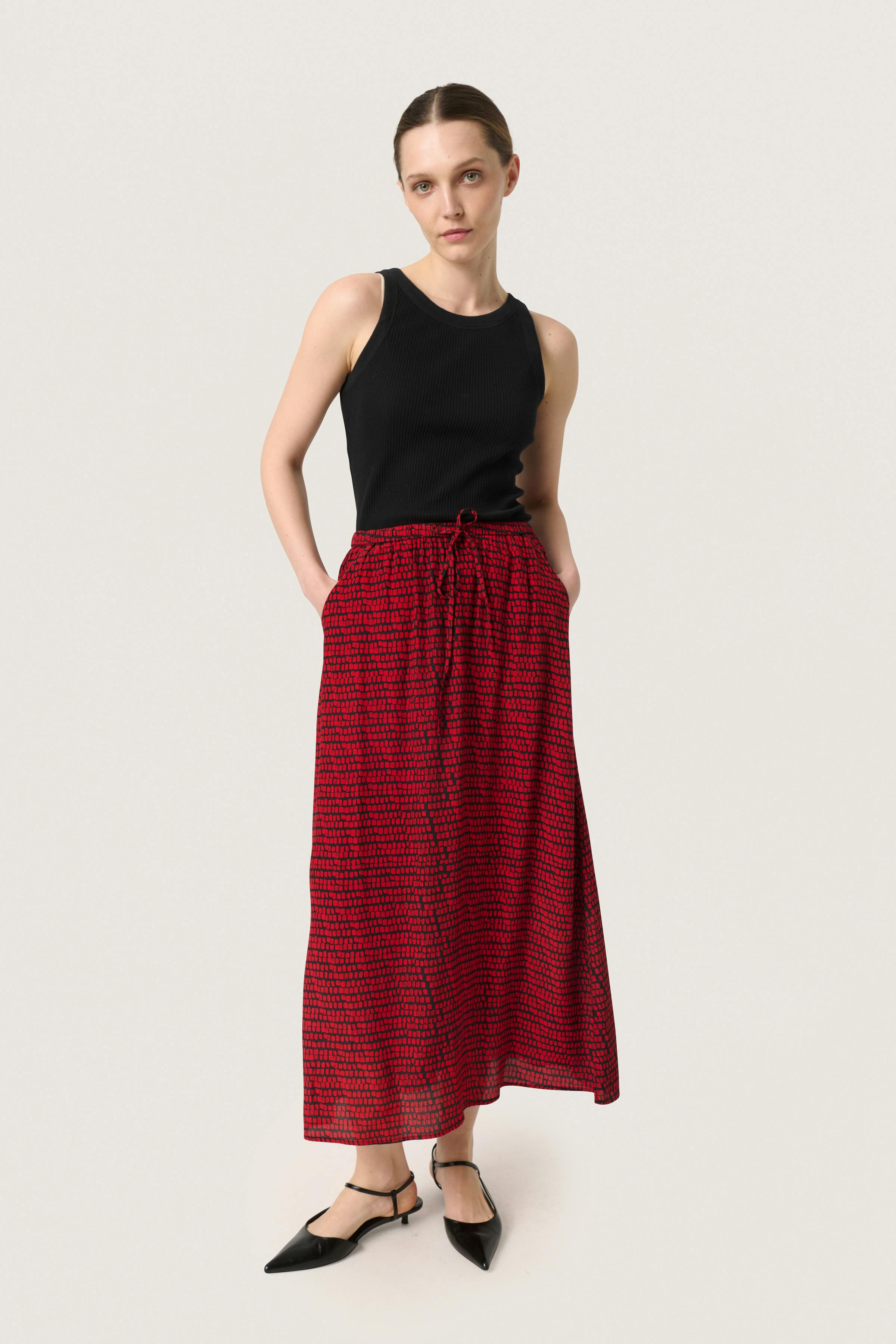 SLAlize Skirt LOOKBOOK FRONT 30407648-303152