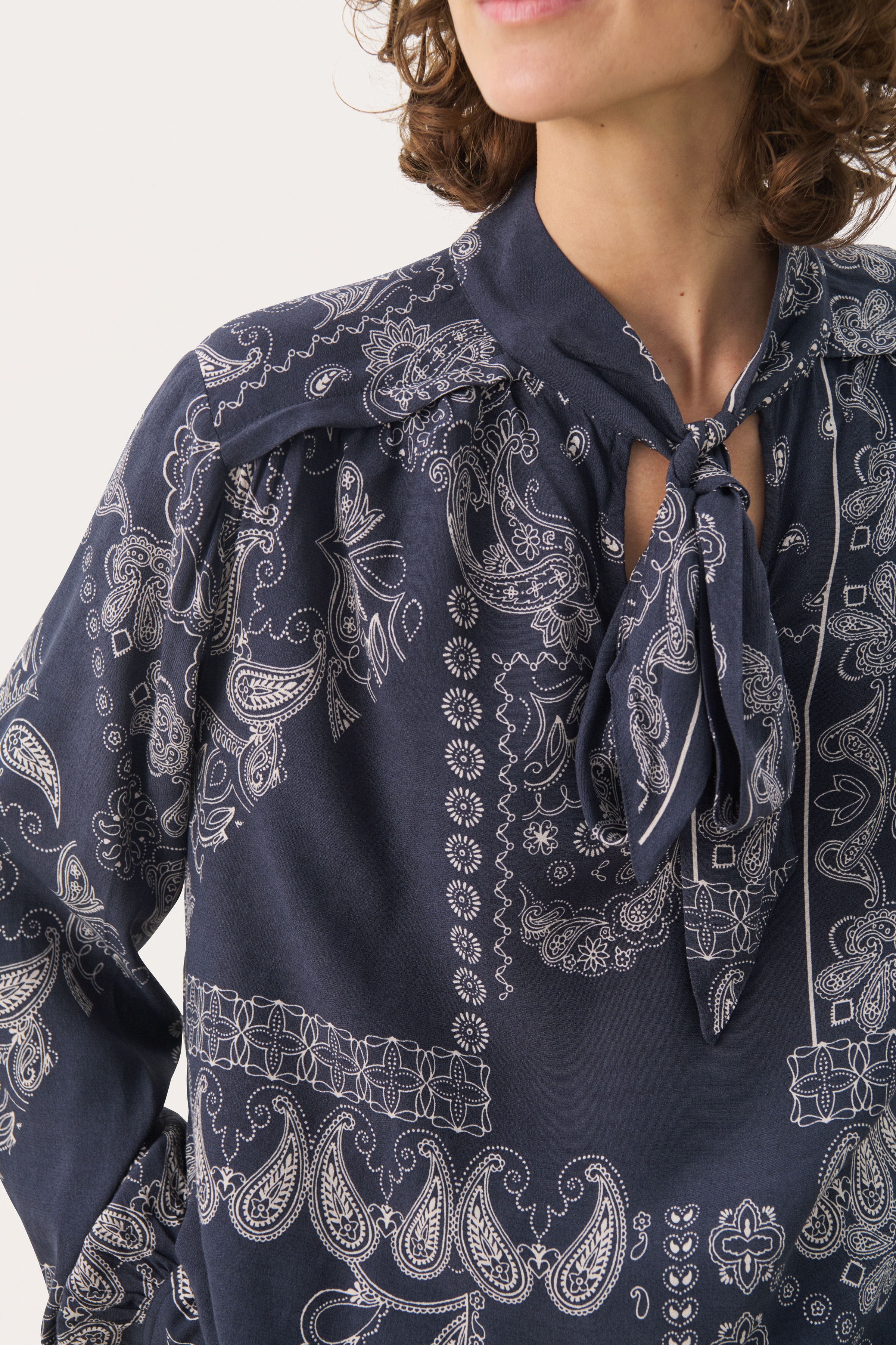 NajiaPW Overhemd LOOKBOOK DETAIL 30309559-303667