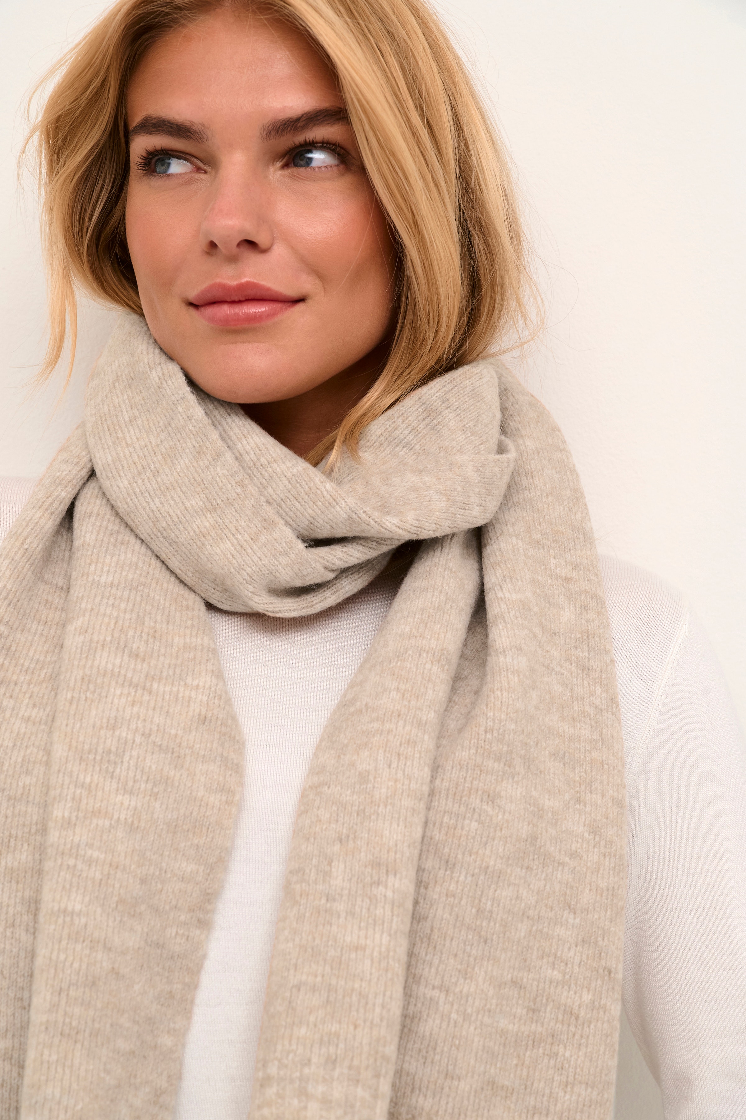 KAmarlene Skjerf LOOKBOOK DETAIL 10508600-100123