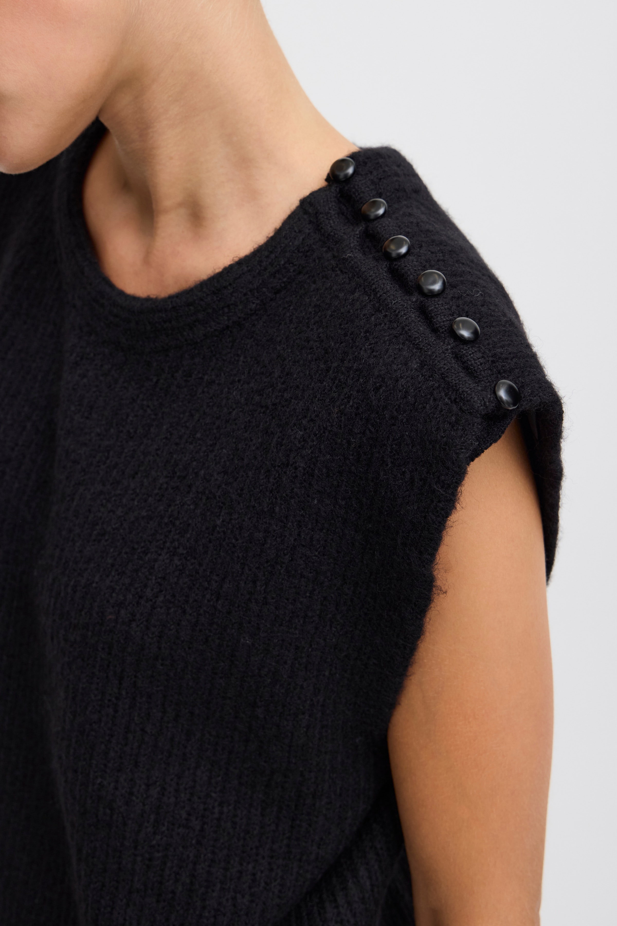 IHPOVOKE Strikket vest LOOKBOOK DETAIL 20121931-194008