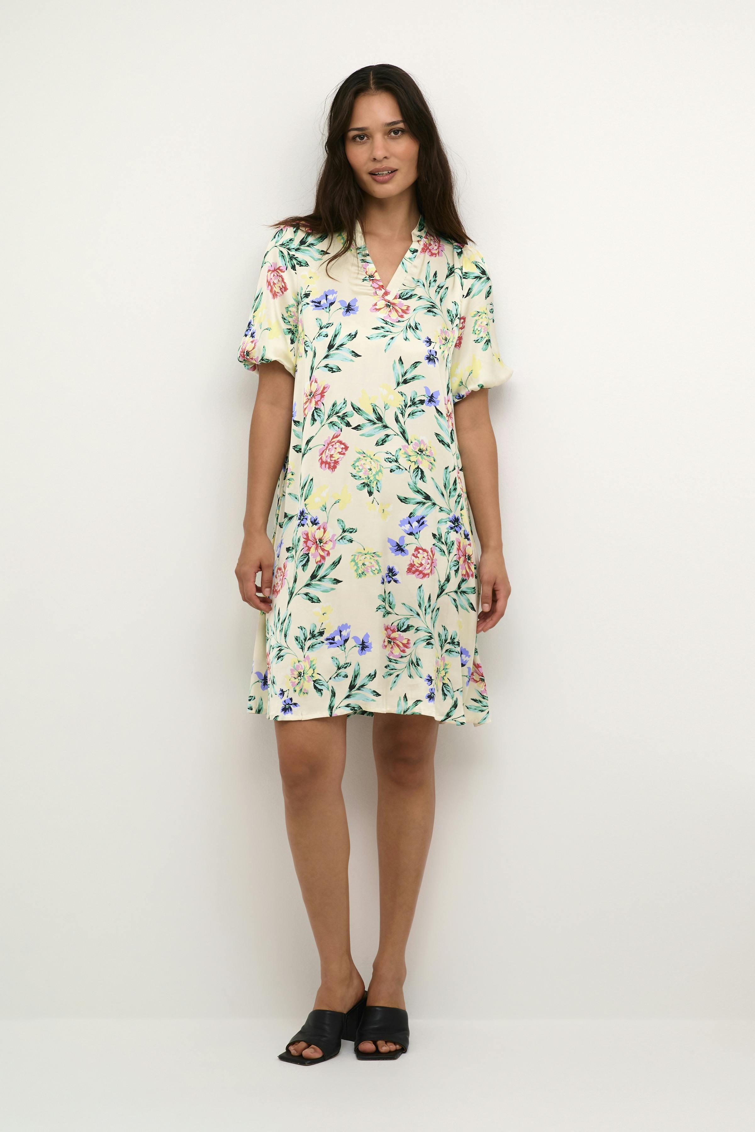 CUjulie Kjole med blomster LOOKBOOK FRONT 50110739-105483