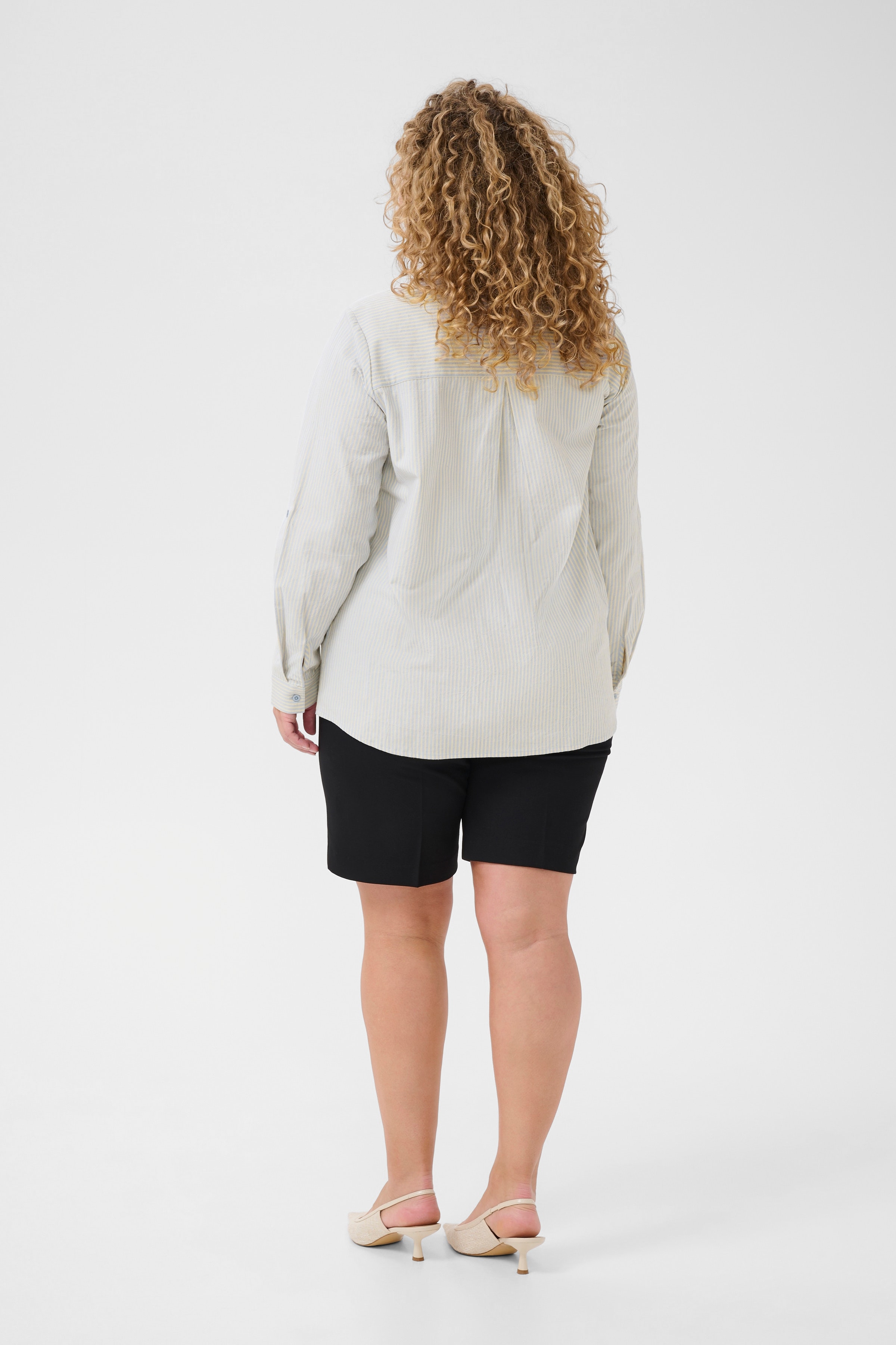 KCnana Shirt LOOKBOOK BACK 10583310-107728