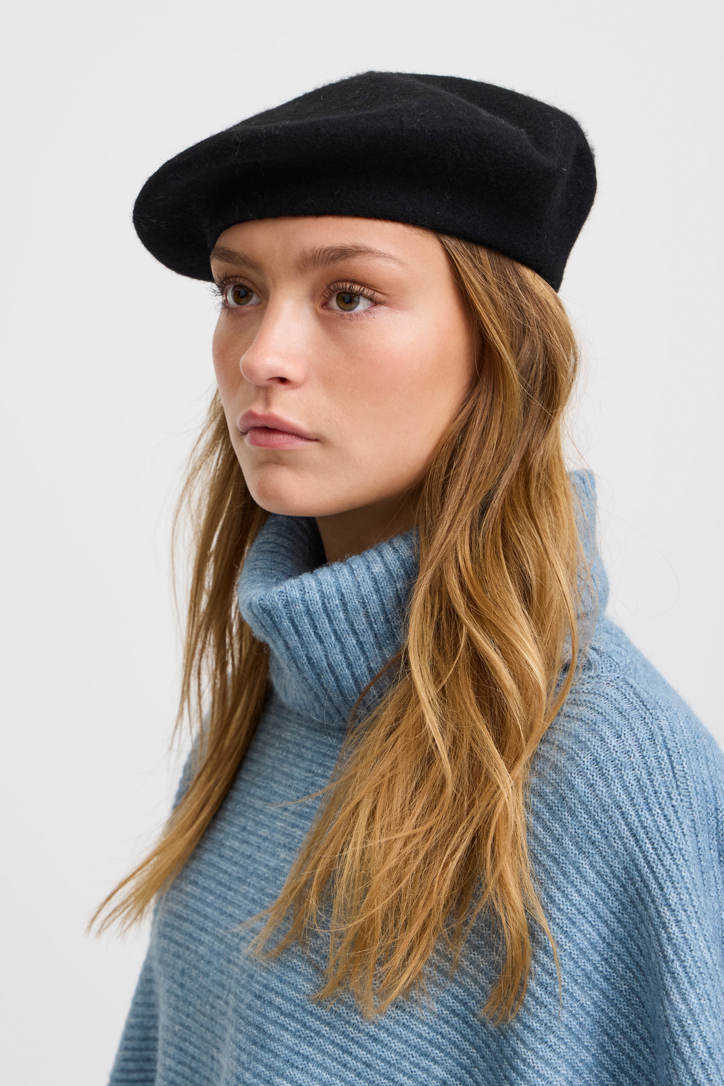 IAALICE Hatt LOOKBOOK FRONT 20115311-194008