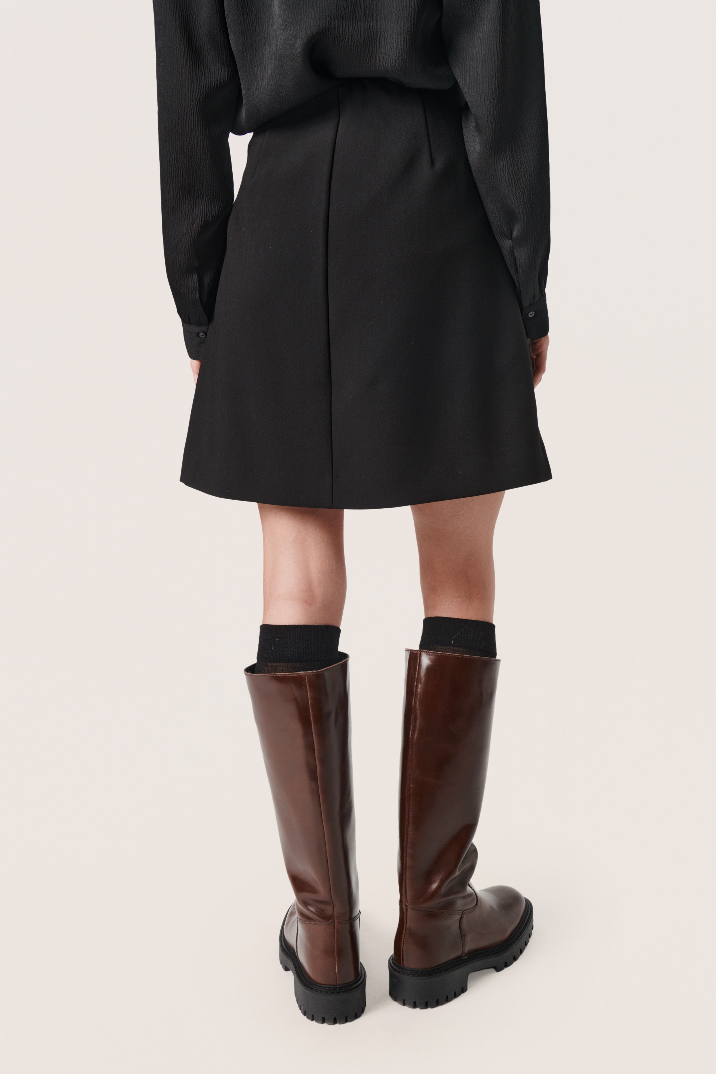 SLCorinne Rock LOOKBOOK BACK 30407280-194008