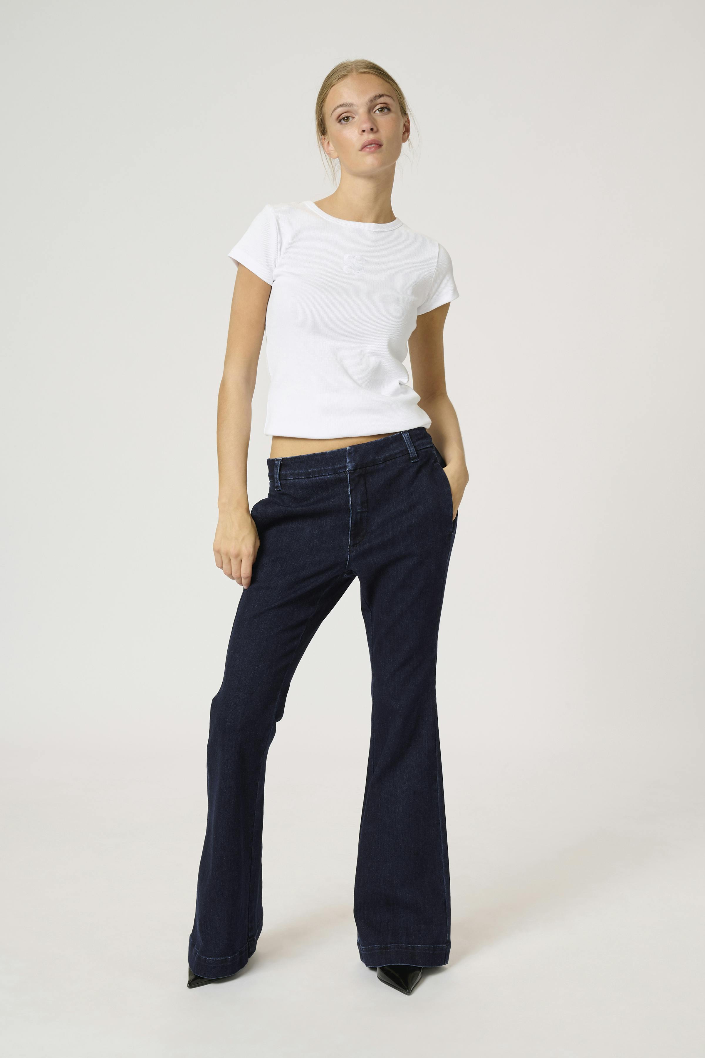 AyoMW Jeans LOOKBOOK FRONT 10704661-100067