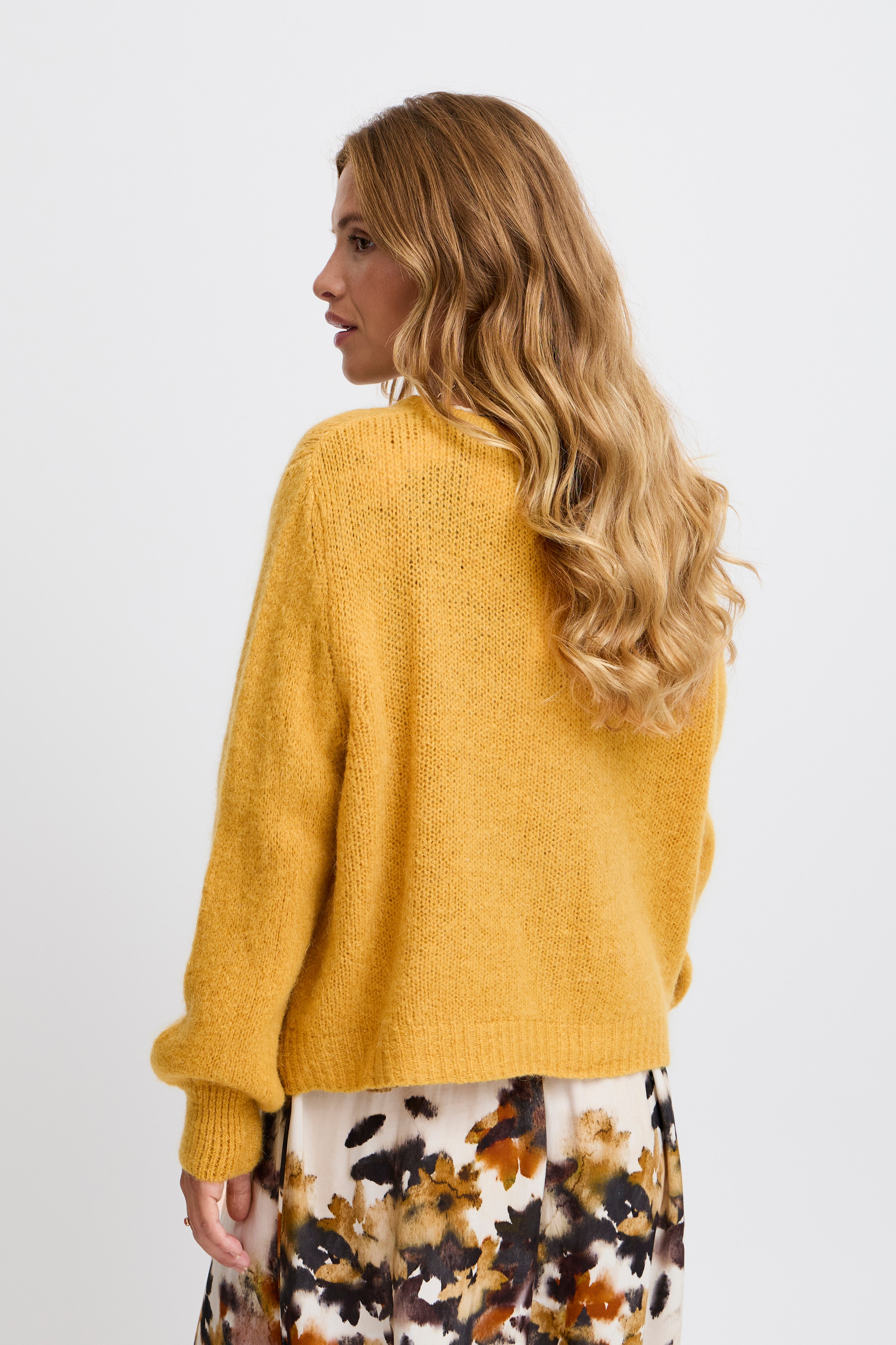 SBGULVIG Cardigan LOOKBOOK BACK 22100655-160945
