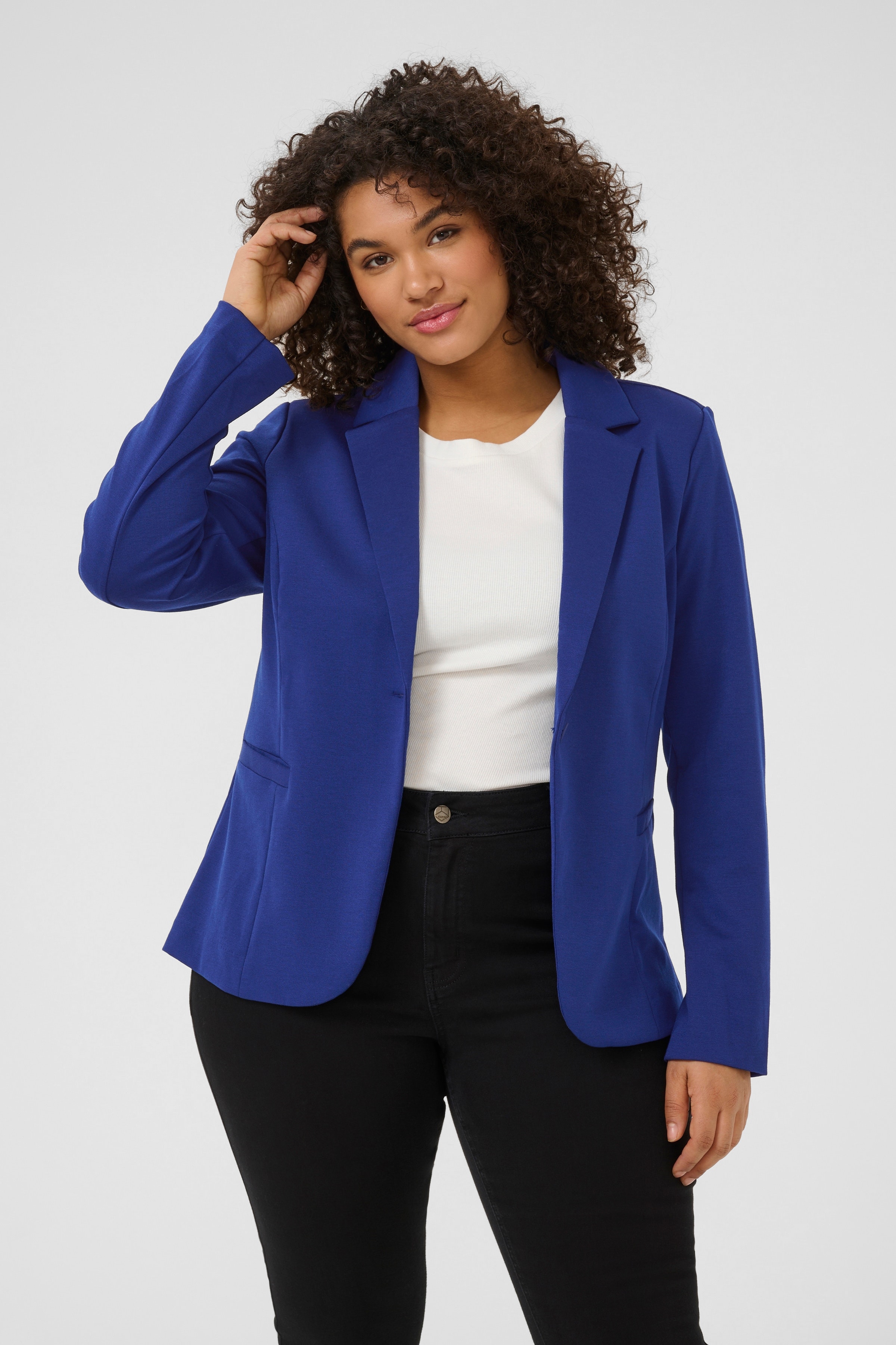 KCjenna Blazer LOOKBOOK FRONT 10582130-193942