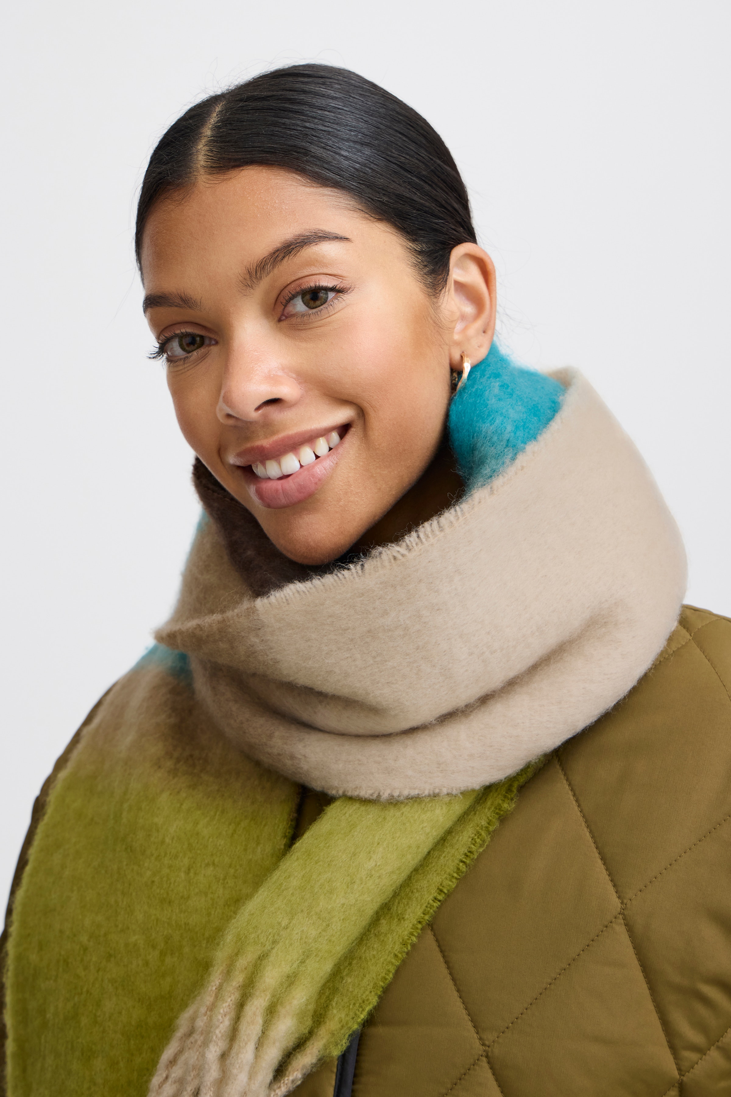 BAVATHAYA Skjerf LOOKBOOK FRONT 20815781-203637
