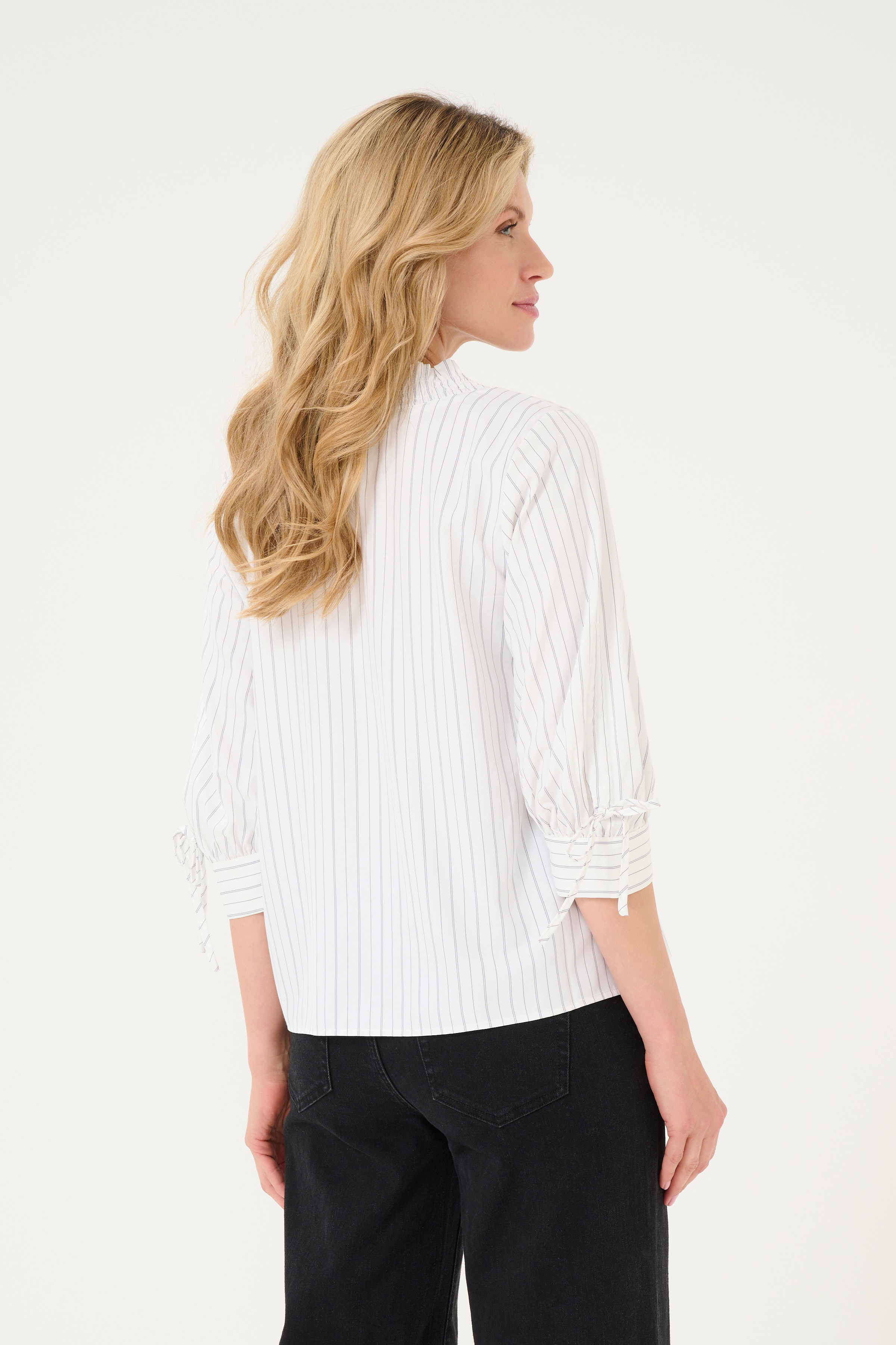 KAtara Bluse LOOKBOOK BACK 10552367-107201