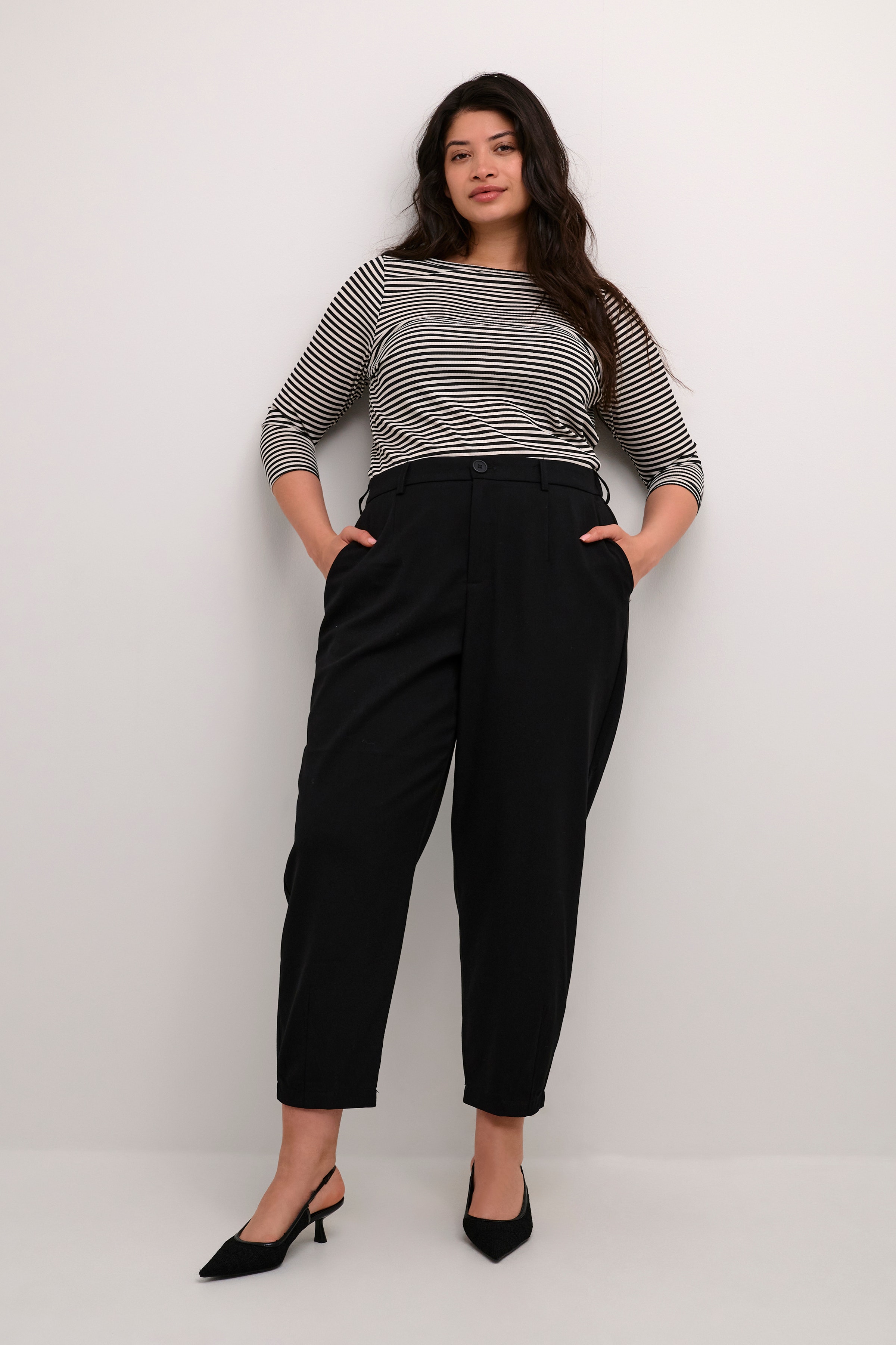 KCmerla Byxor LOOKBOOK FRONT 10582231-100121