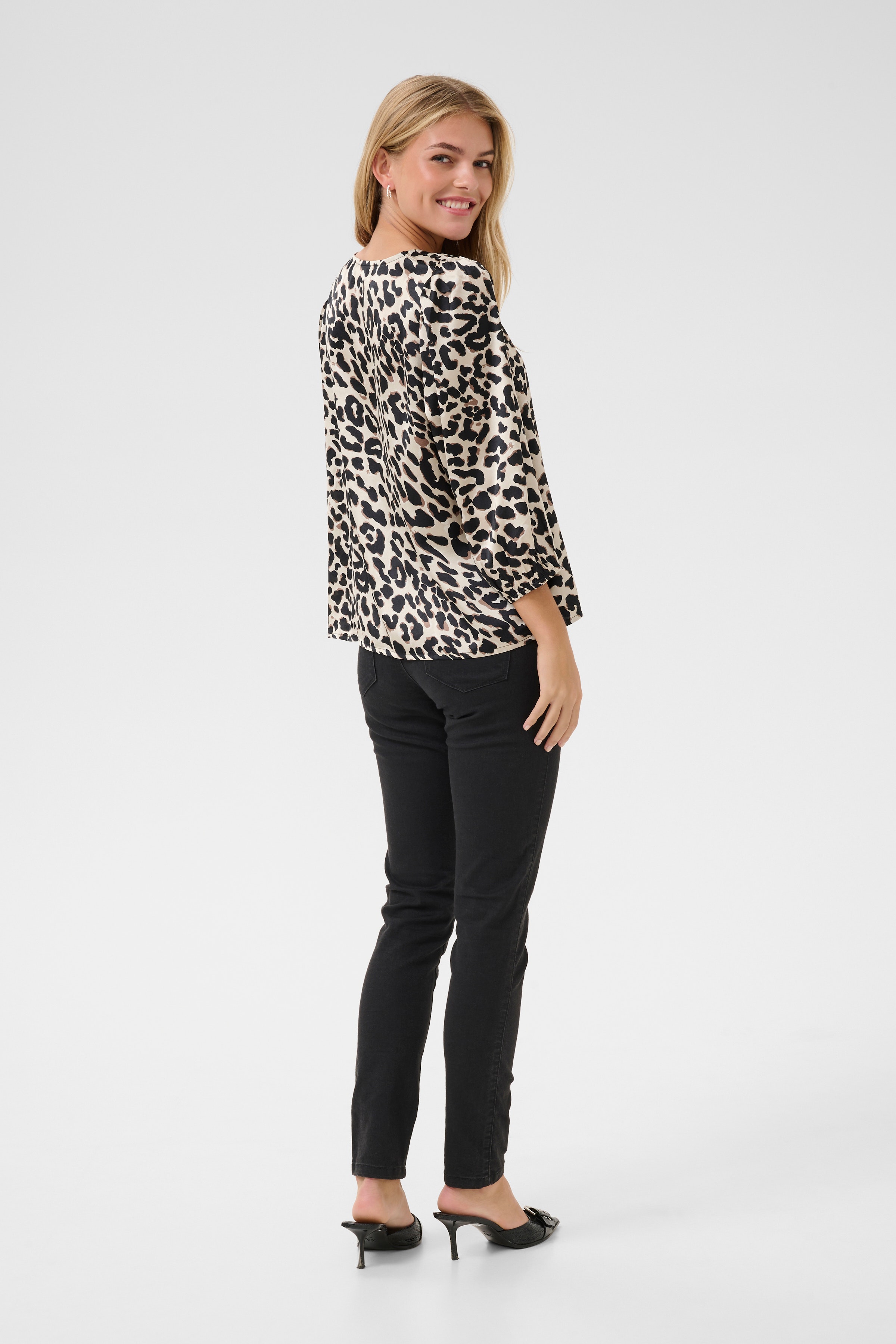 KAmagda Bluse LOOKBOOK BACK 10510182-107797