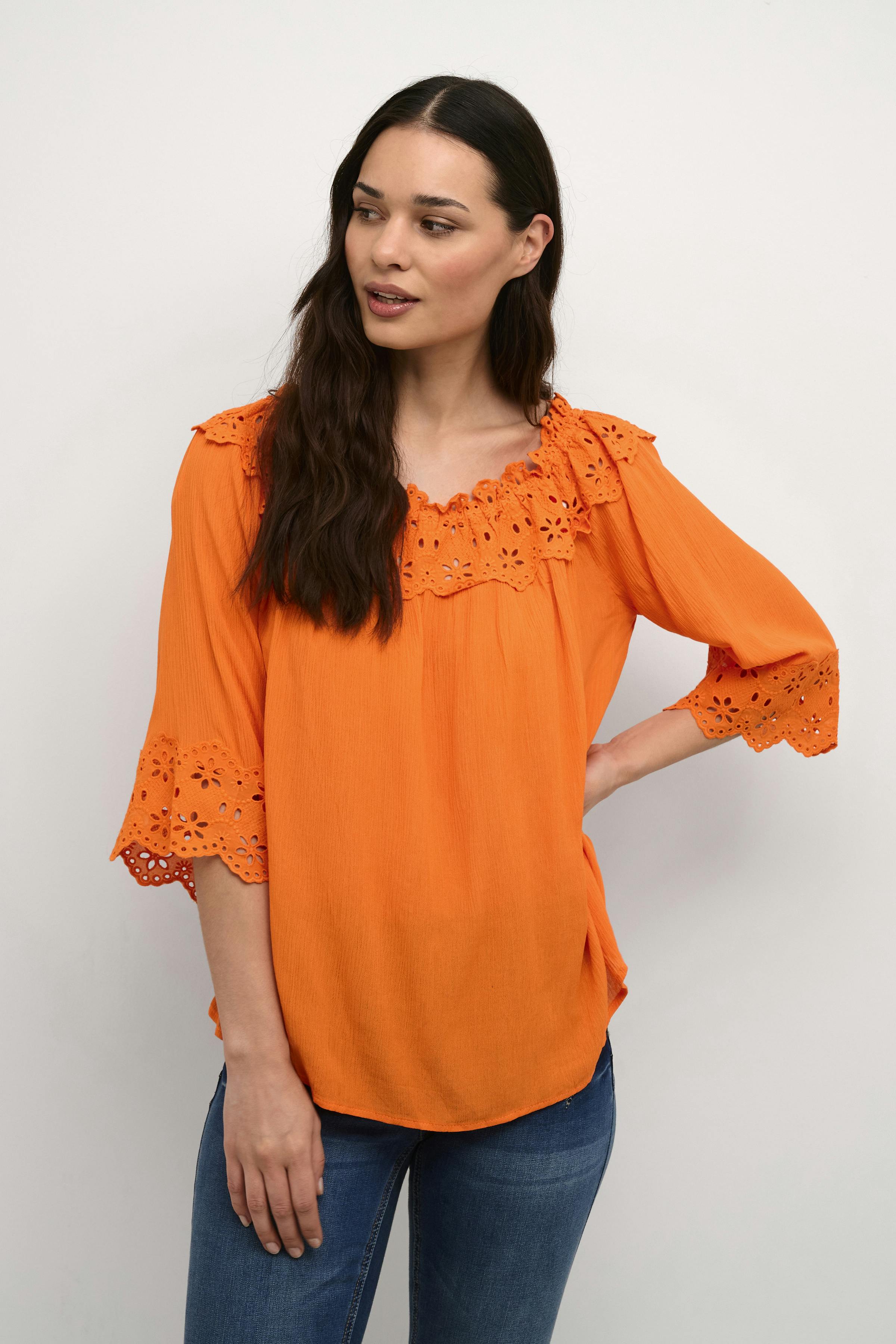 CRBea Blouse LOOKBOOK FRONT 10609788-161453